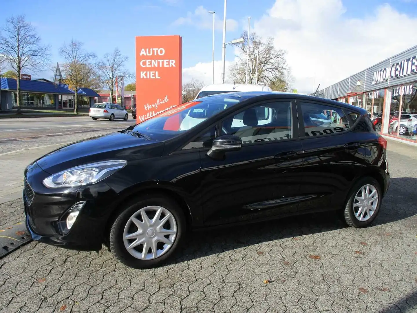 Ford Fiesta 1.5 TDCi Cool&Connect *1.Hand*Navi*Tempomat Schwarz - 1