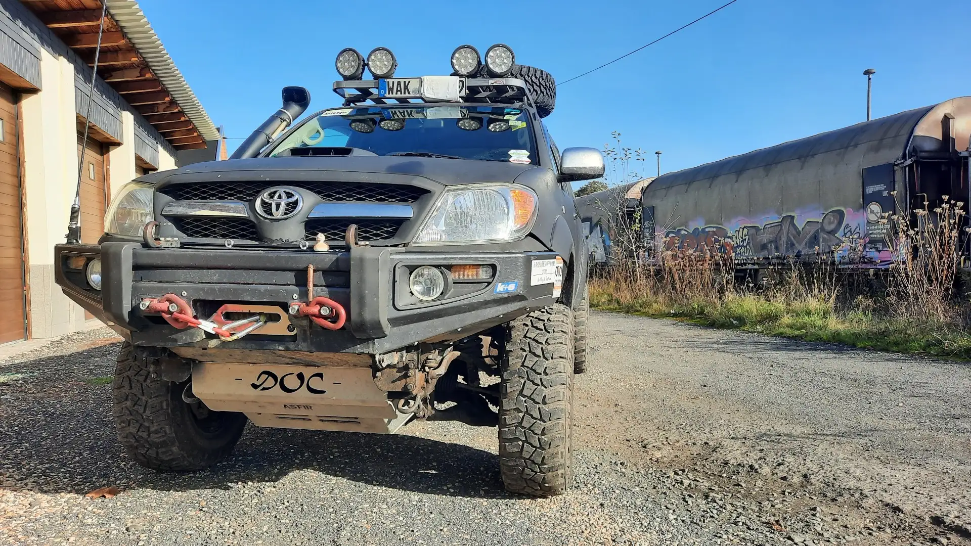 Toyota Hilux 4x4 Extra Cab - 1