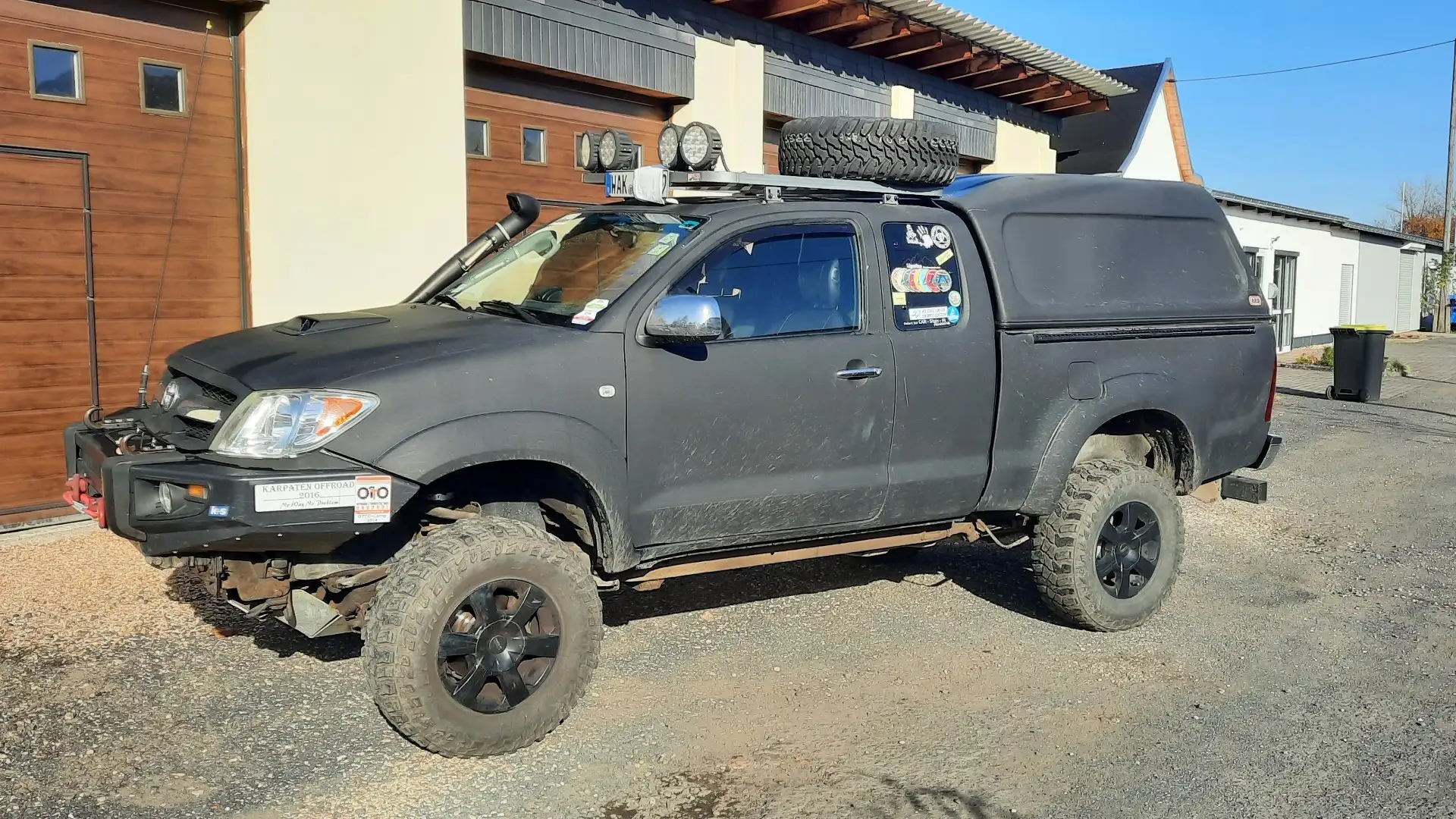 Toyota Hilux 4x4 Extra Cab - 2