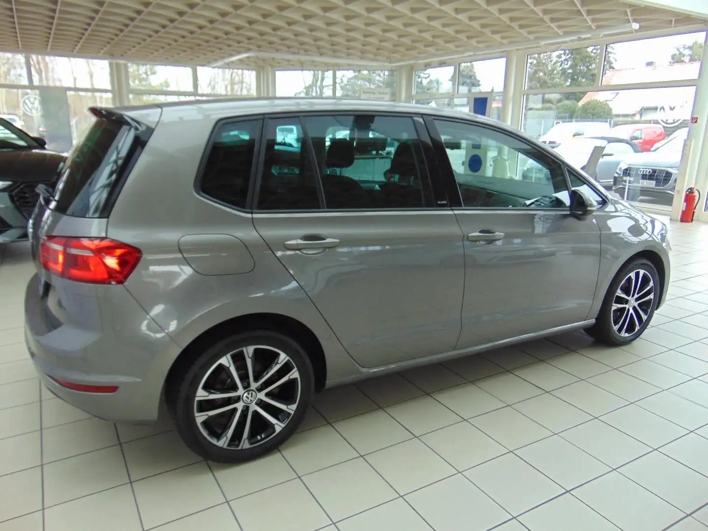 Volkswagen Golf Sportsvan Comfortline 1.4 TSI Gris - 2