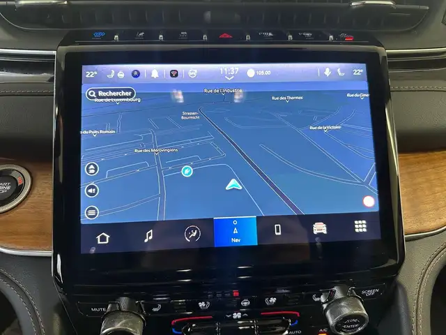 Jeep Grand Cherokee view 5