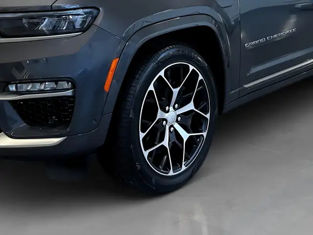 Jeep Grand Cherokee view 12
