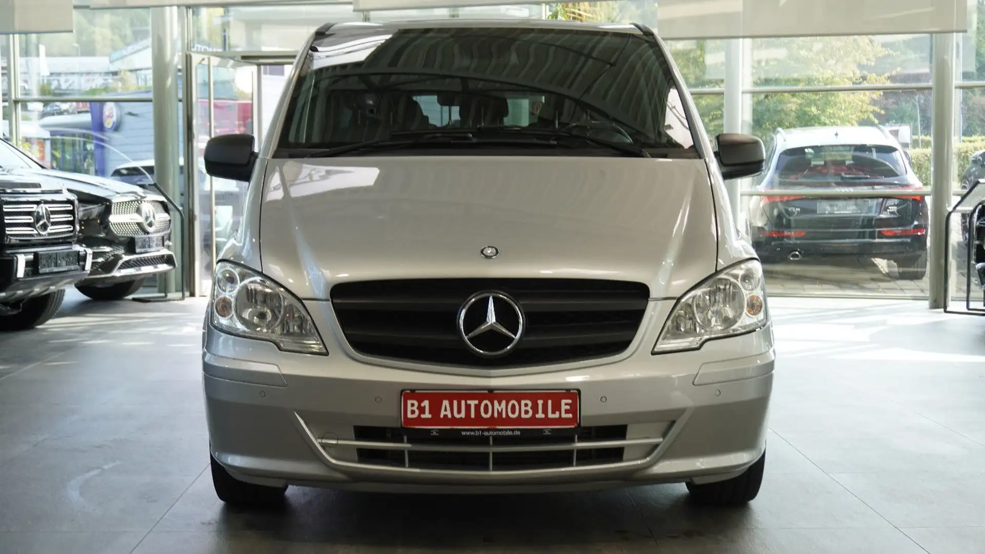 Mercedes-Benz Vito Kombi 116 CDI extralang*AHK*NAVI* Silber - 2