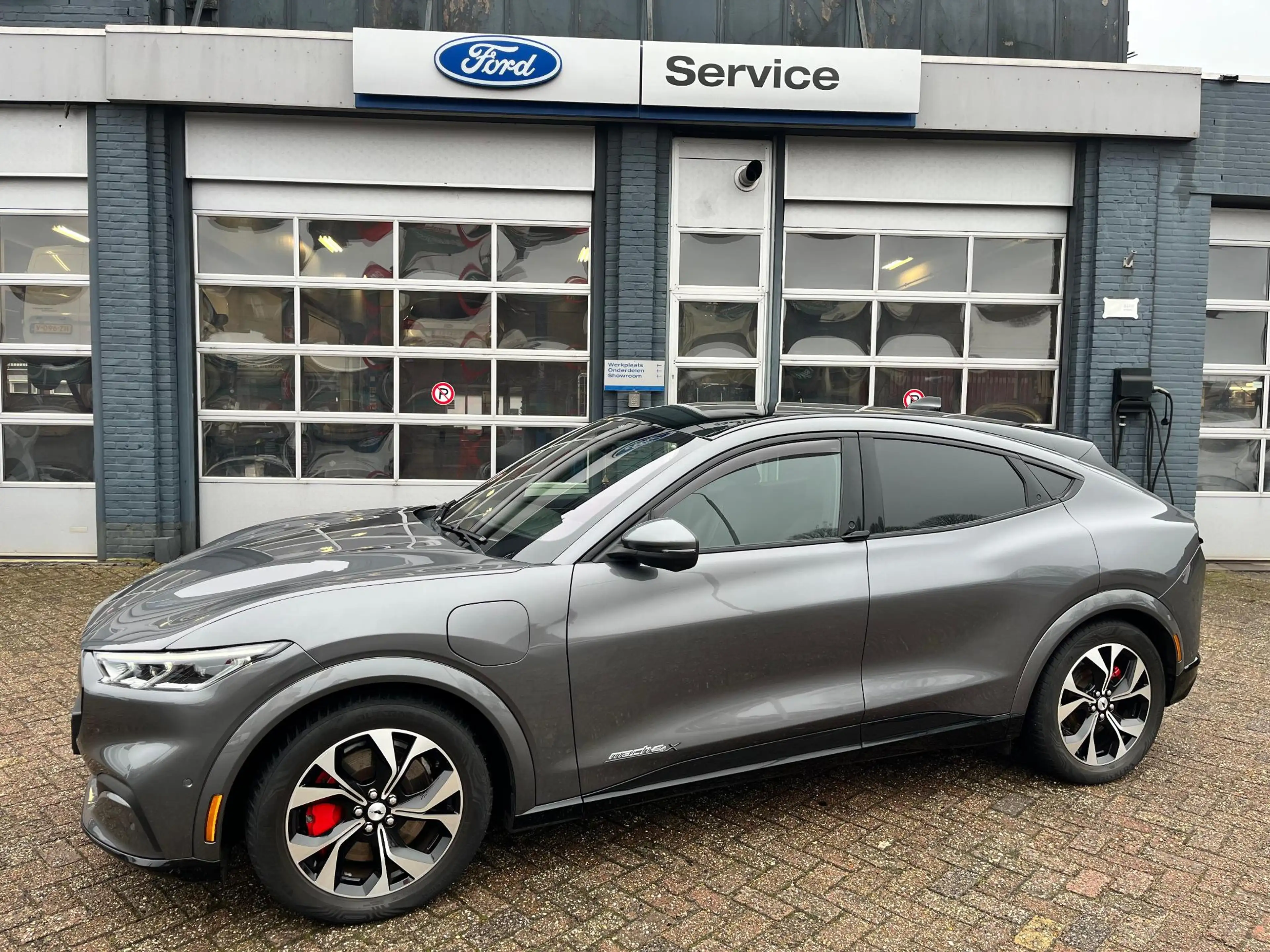 Ford Mustang Mach-E Extended First Edition AWD 98 kWh Garantie t/m jun — photo 2