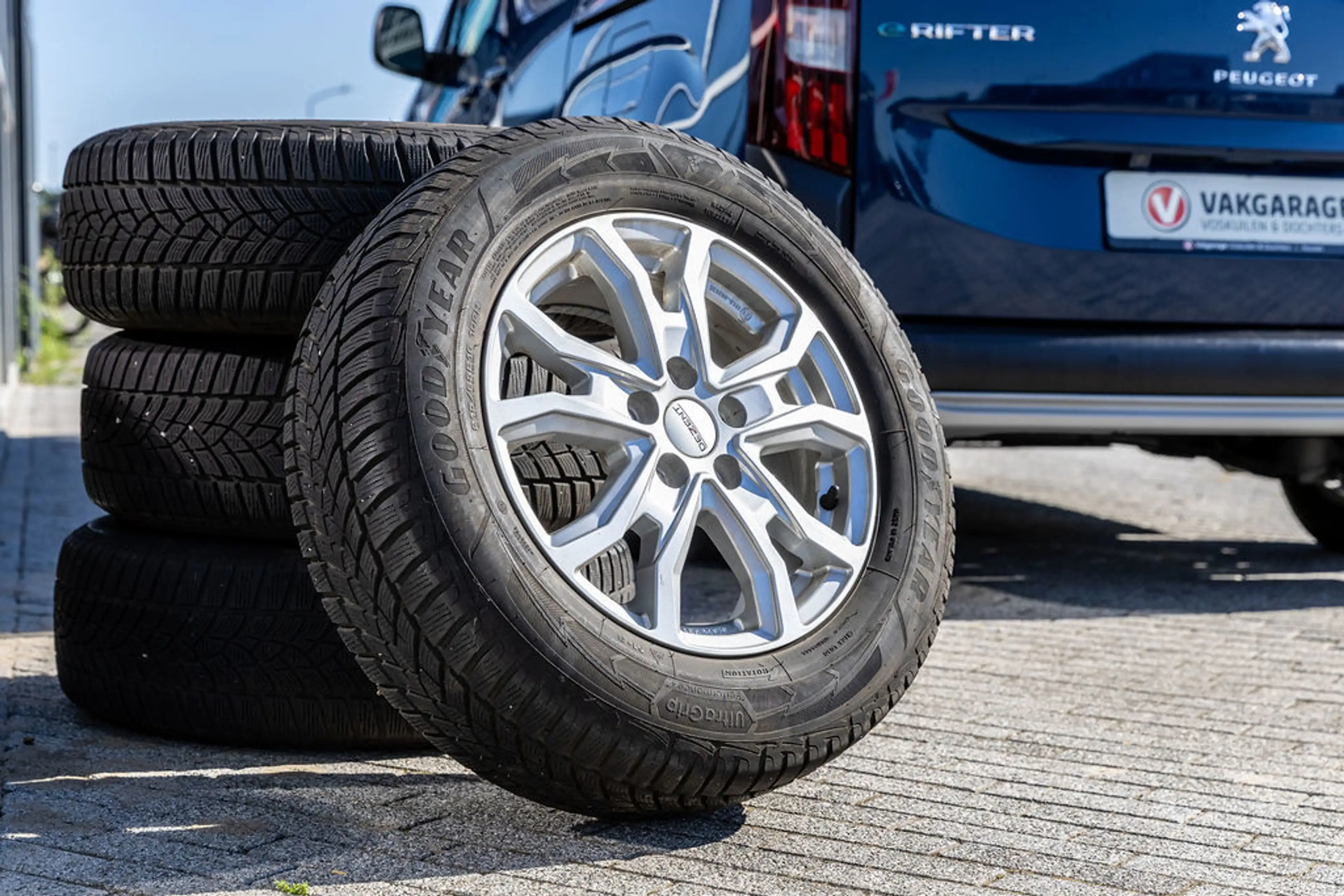 Peugeot e-Rifter Long EV Long Allure 7p. 50 kWh L2 — photo 10