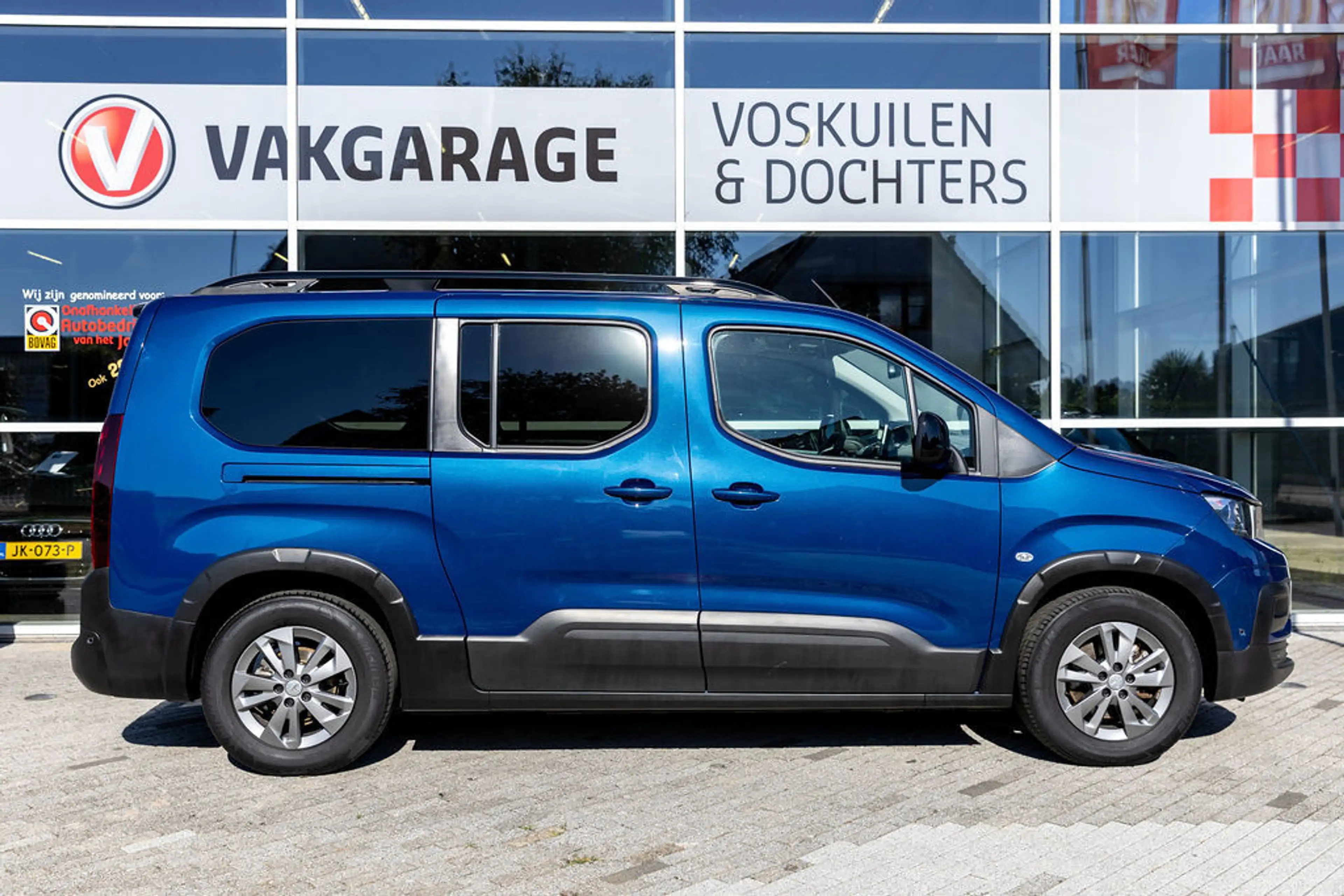 Peugeot e-Rifter Long EV Long Allure 7p. 50 kWh L2 — photo 28
