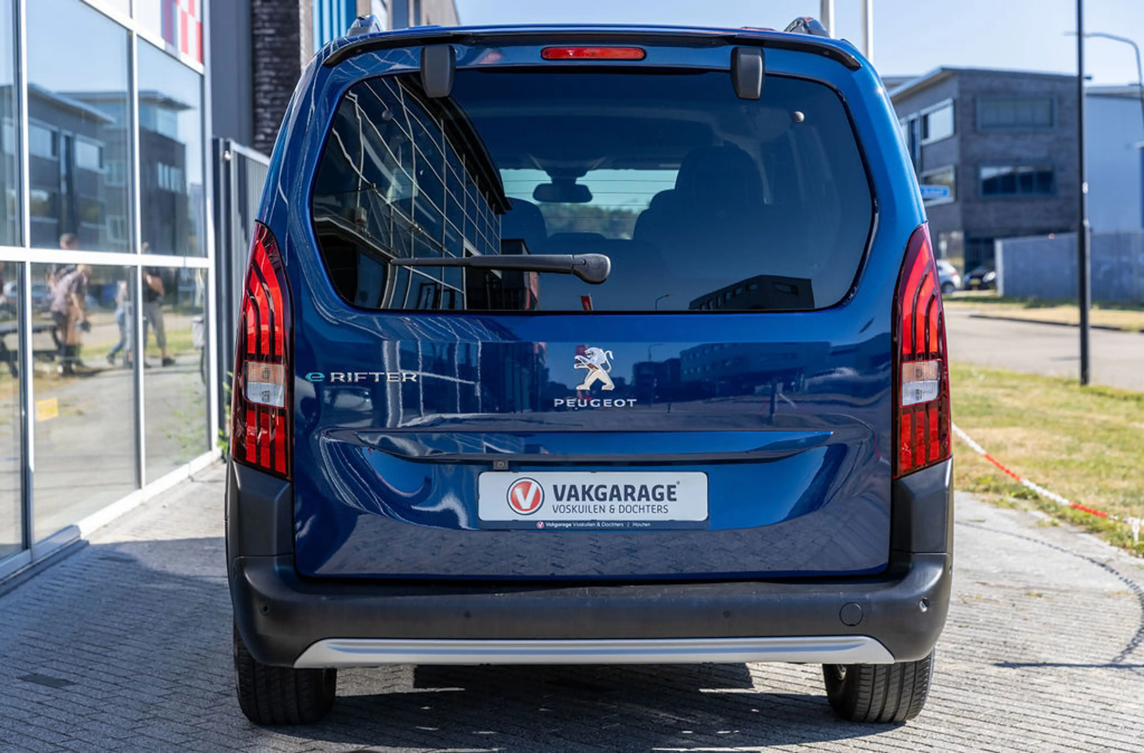 Peugeot e-Rifter Long EV Long Allure 7p. 50 kWh L2 — photo 8