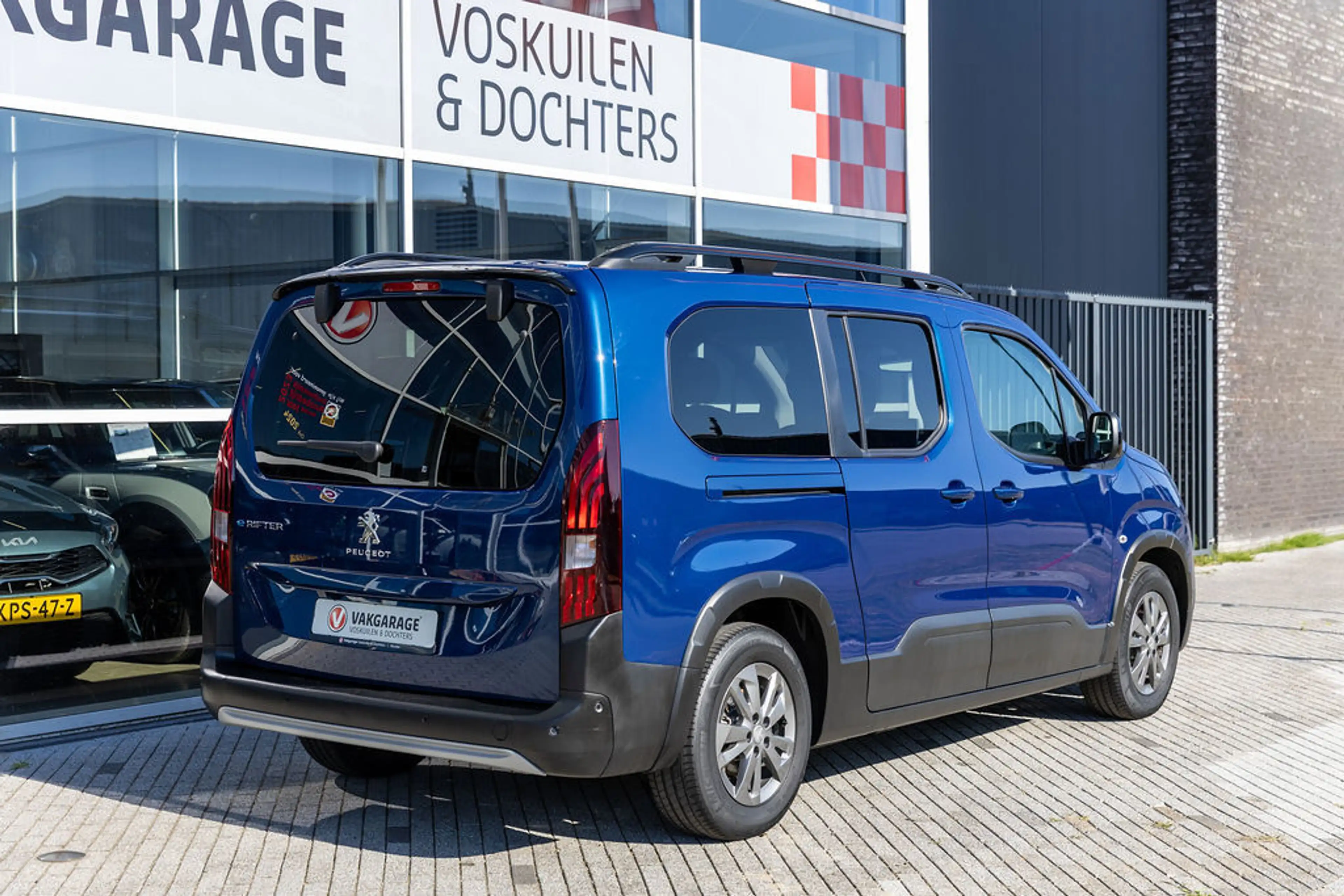 Peugeot e-Rifter Long EV Long Allure 7p. 50 kWh L2 — photo 30