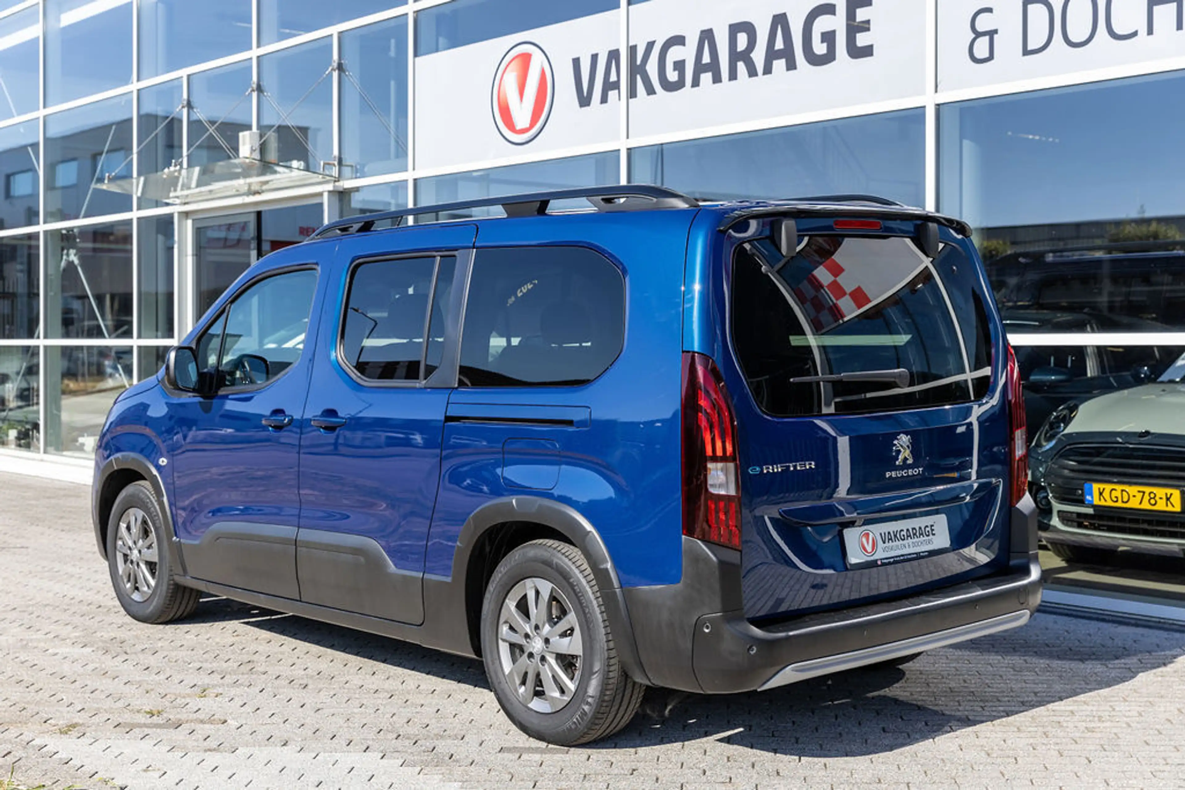 Peugeot e-Rifter Long EV Long Allure 7p. 50 kWh L2 — photo 3