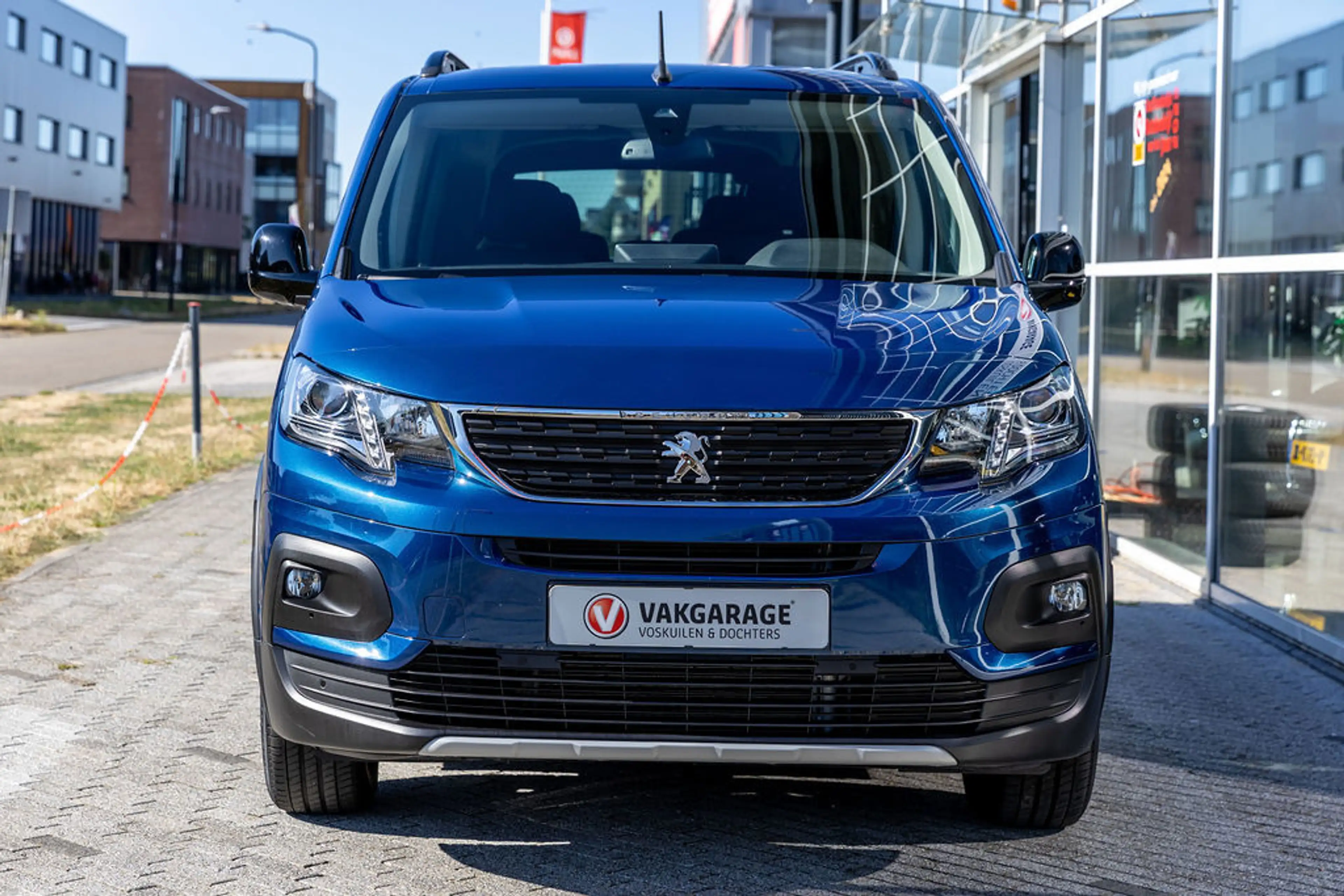Peugeot e-Rifter Long EV Long Allure 7p. 50 kWh L2 — photo 29