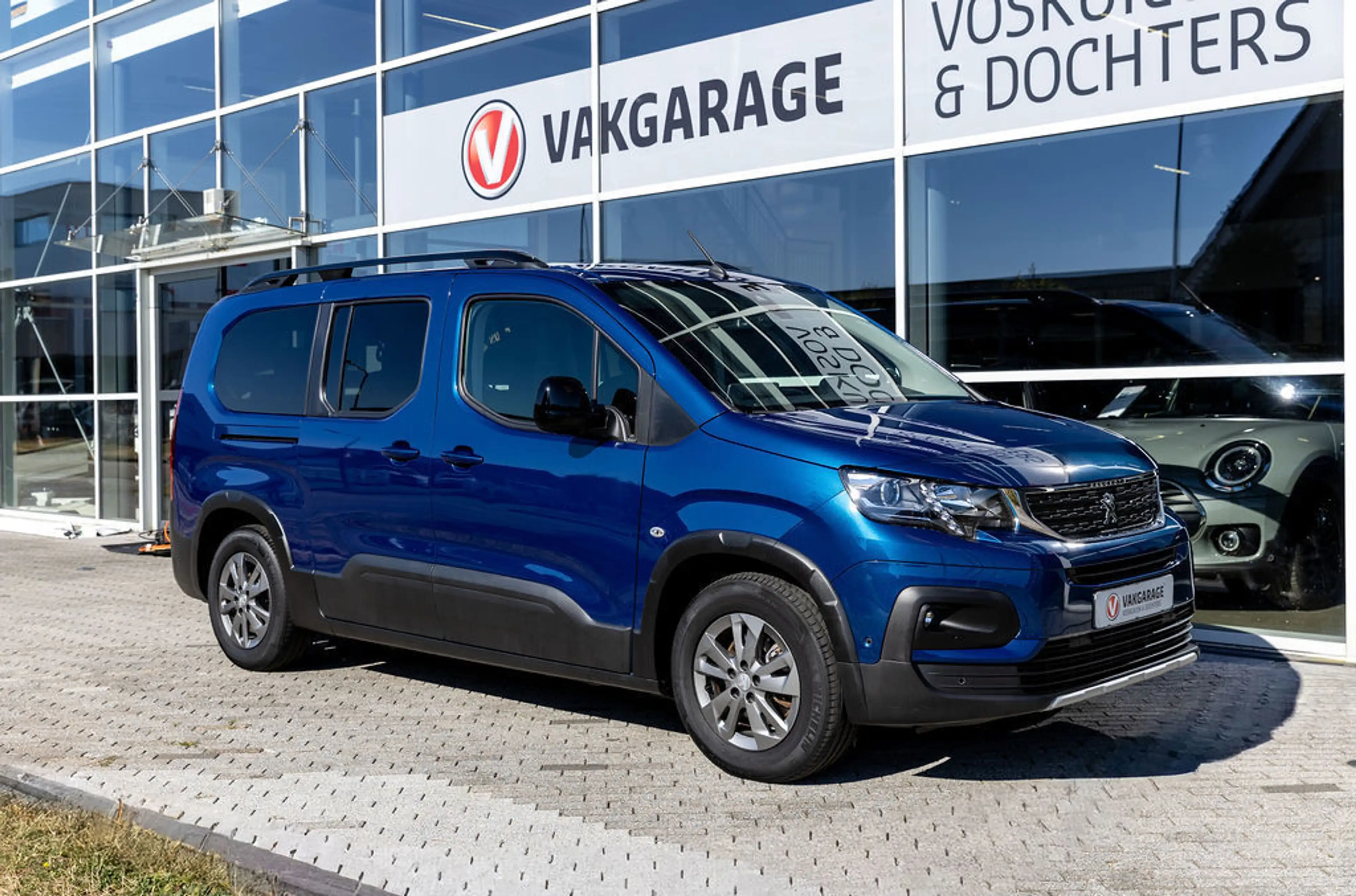 Peugeot e-Rifter Long EV Long Allure 7p. 50 kWh L2 — photo 27