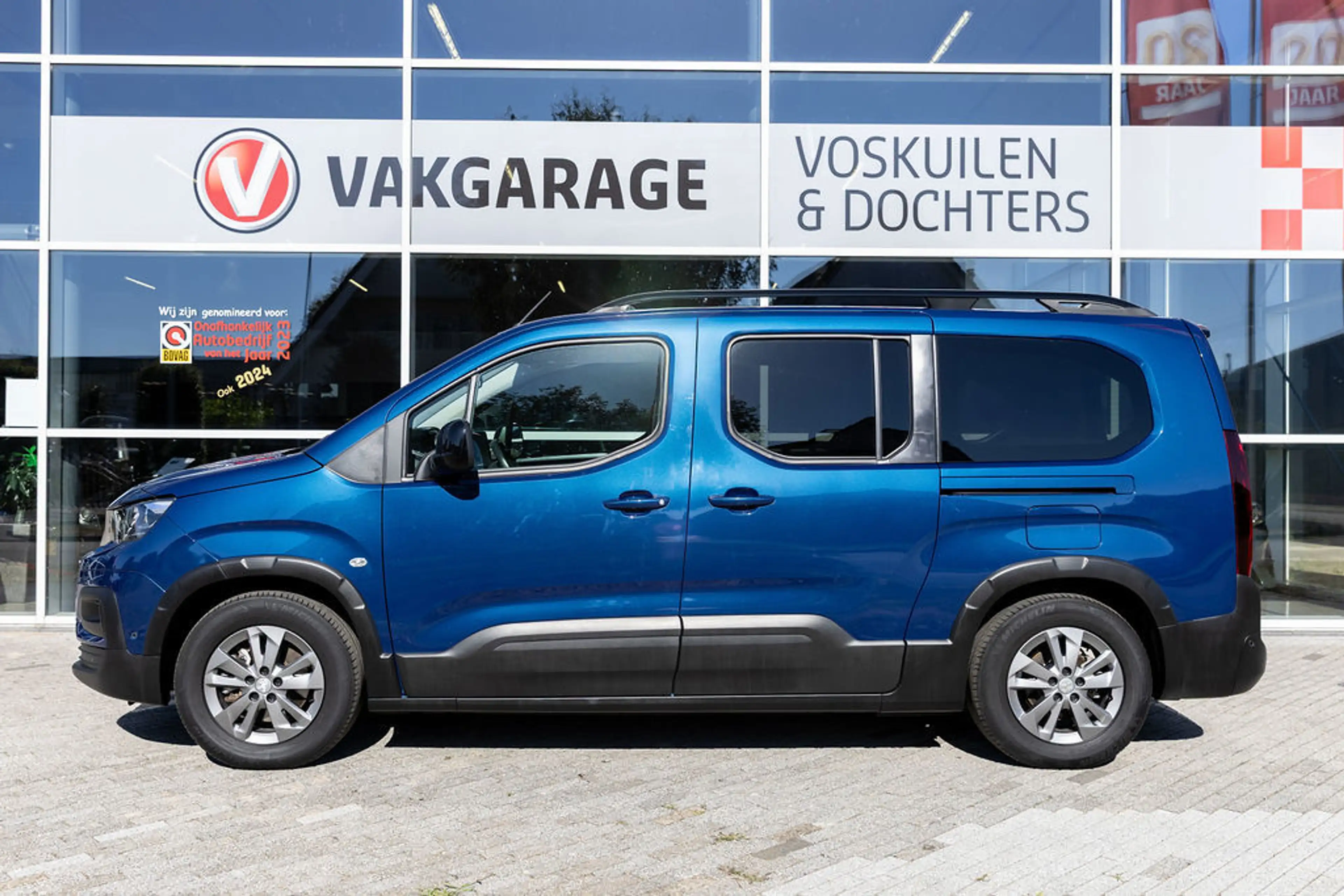 Peugeot e-Rifter Long EV Long Allure 7p. 50 kWh L2 — photo 2