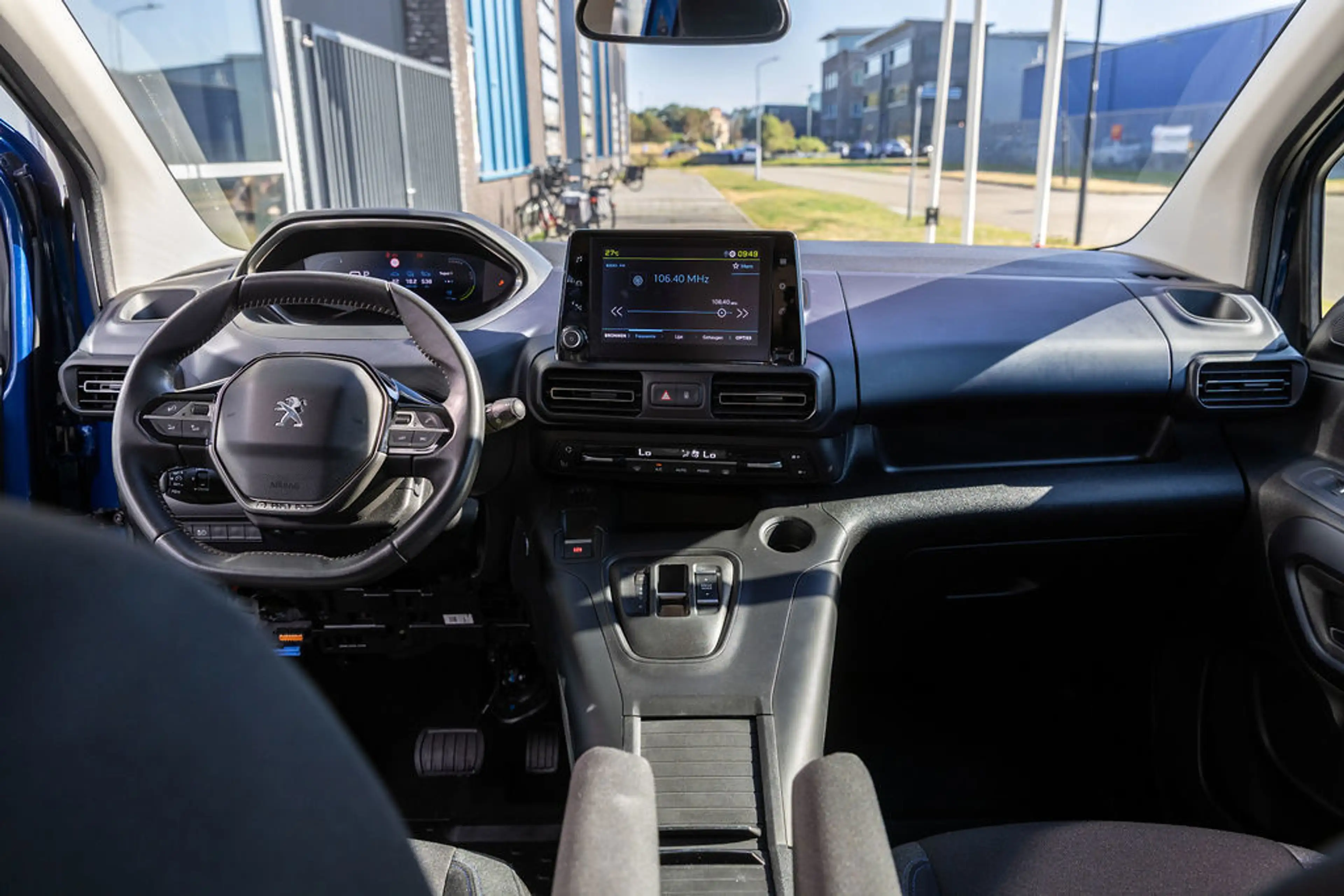 Peugeot e-Rifter Long EV Long Allure 7p. 50 kWh L2 — photo 37