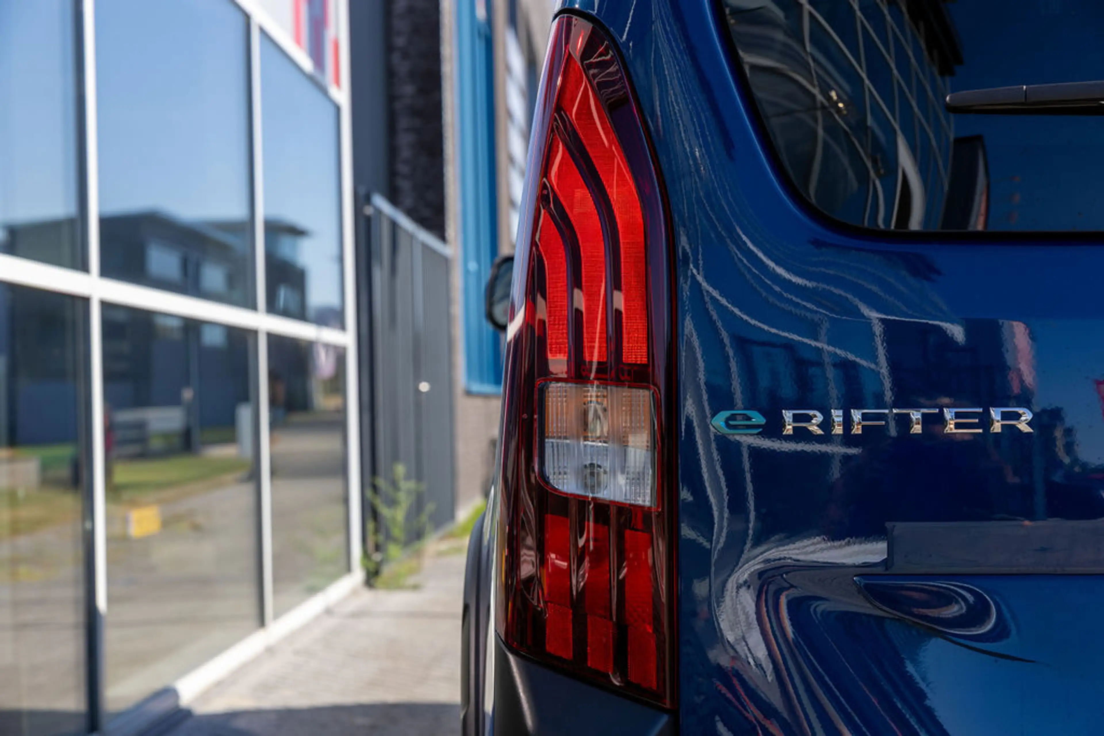 Peugeot e-Rifter Long EV Long Allure 7p. 50 kWh L2 — photo 49