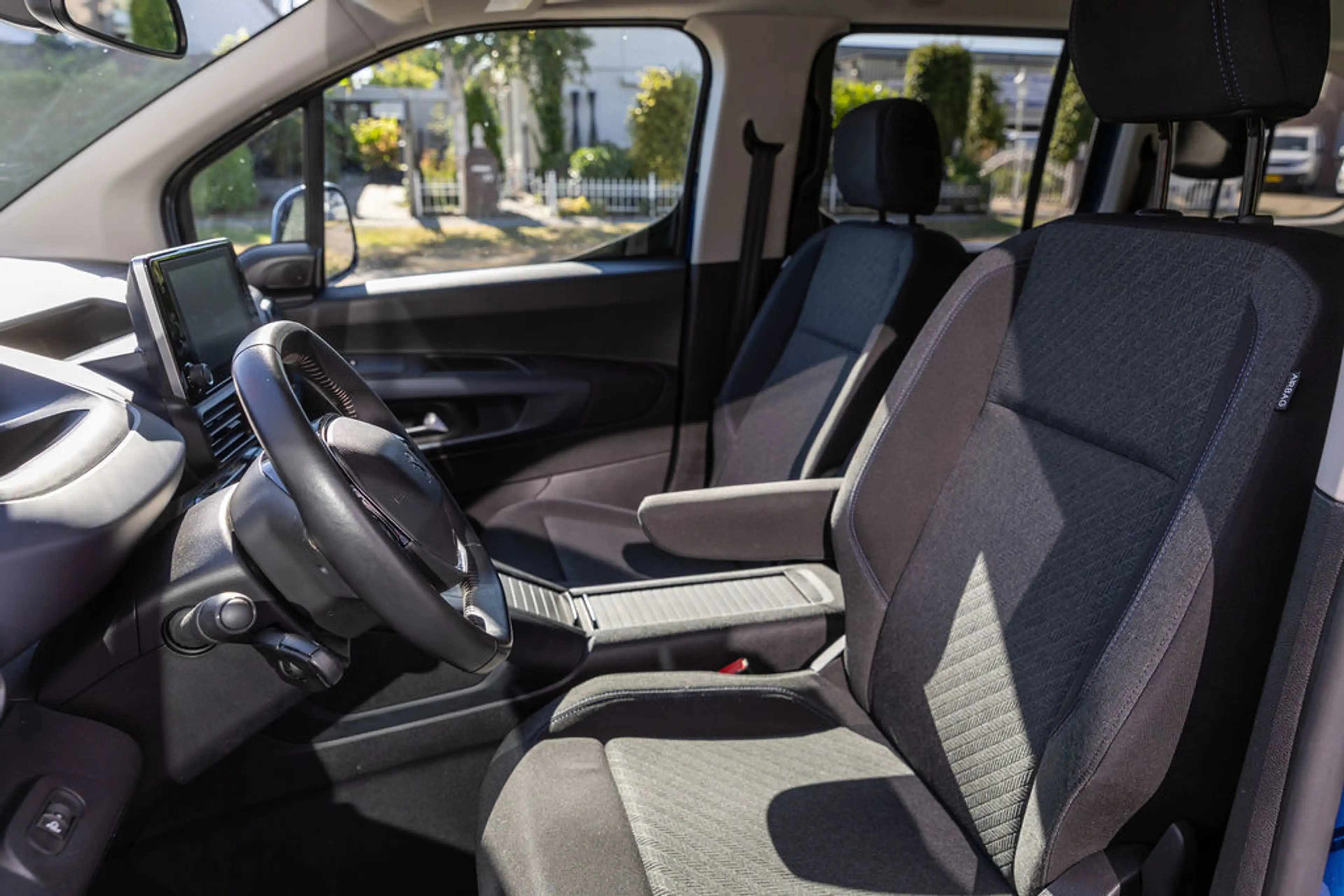 Peugeot e-Rifter Long EV Long Allure 7p. 50 kWh L2 — photo 34