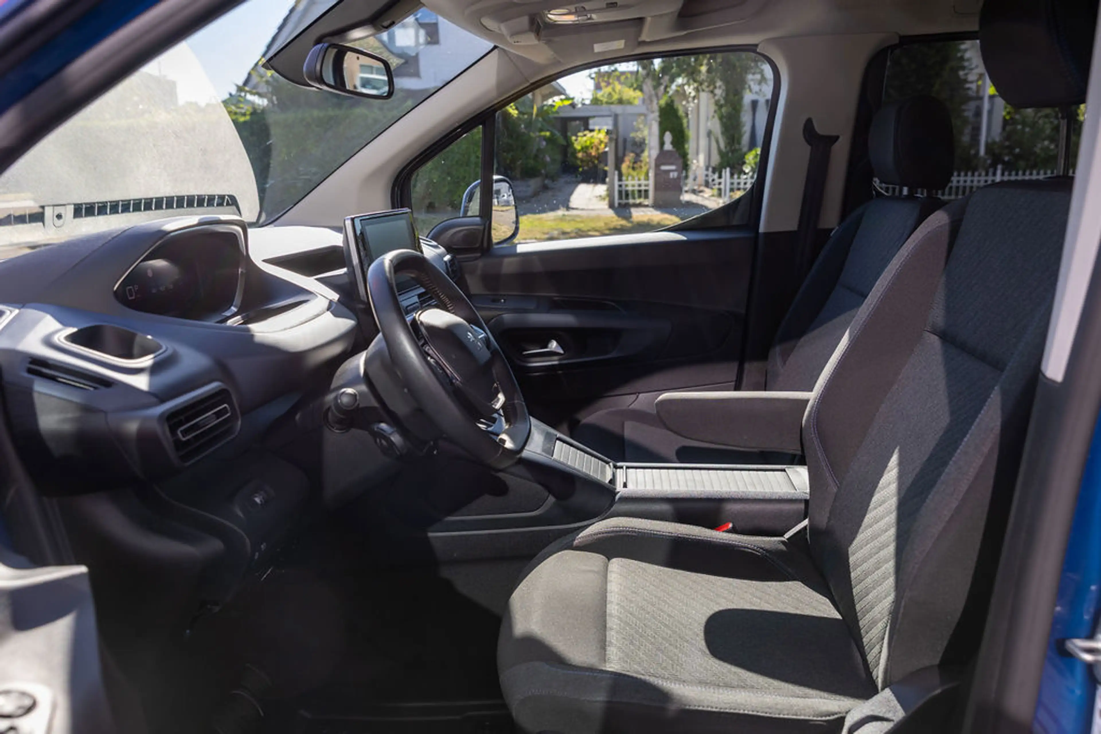 Peugeot e-Rifter Long EV Long Allure 7p. 50 kWh L2 — photo 35