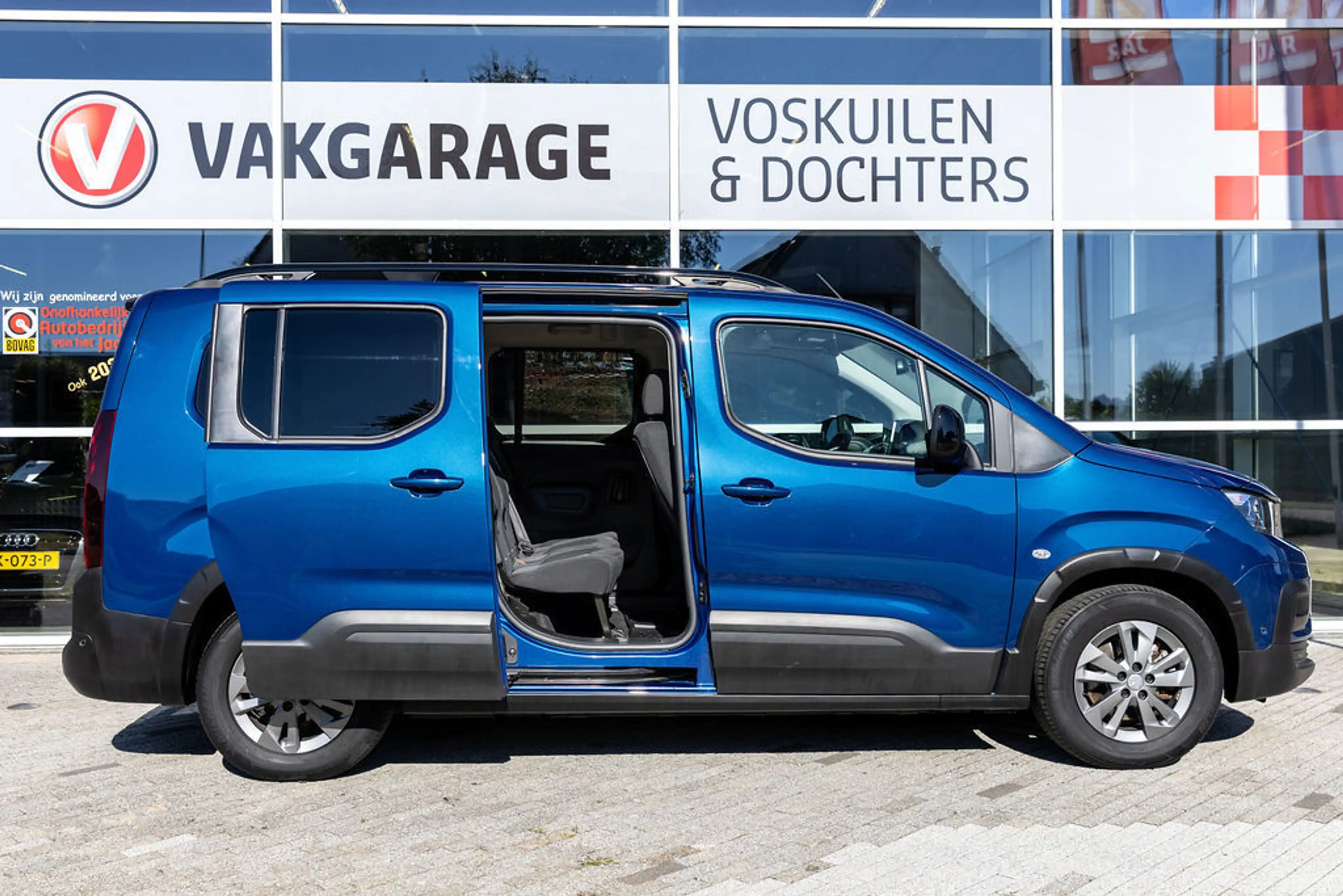 Peugeot e-Rifter Long EV Long Allure 7p. 50 kWh L2 — photo 6