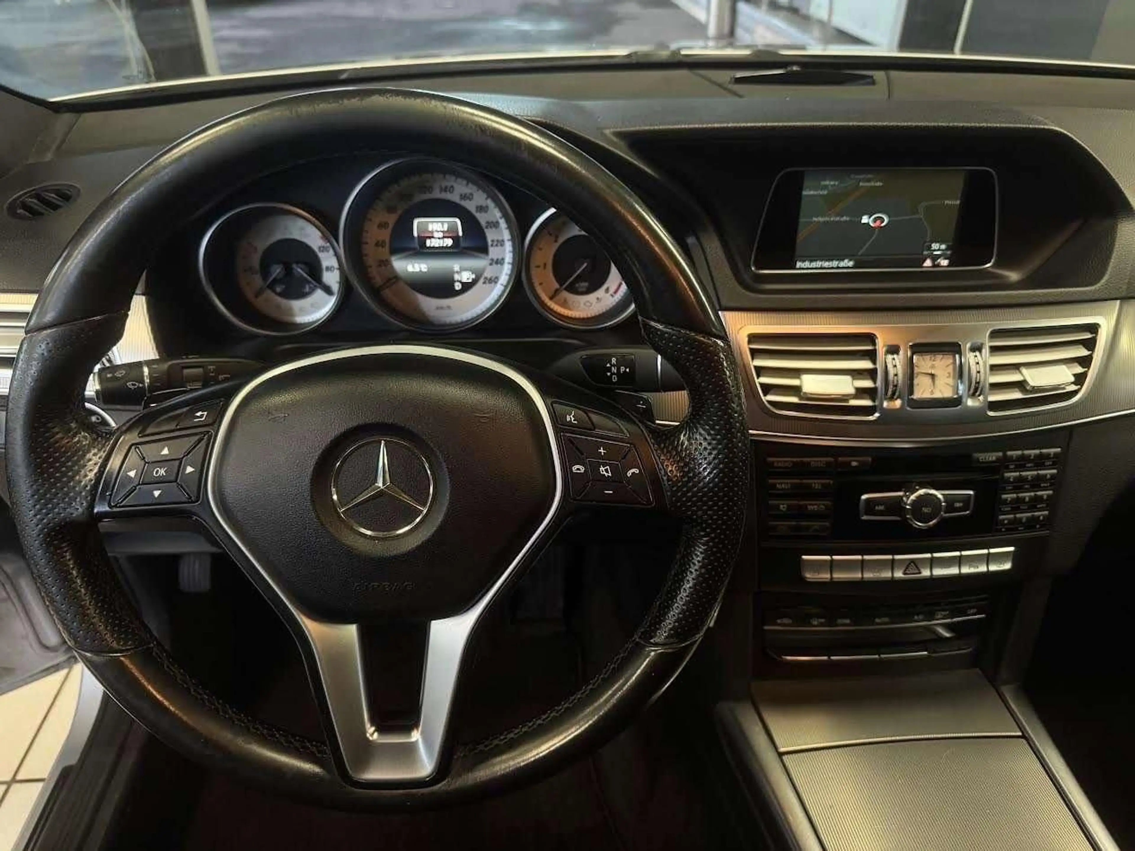 Mercedes-Benz E 250 E 250 BI-XEN NAVI SCHIEBEDACH AHK — photo 8