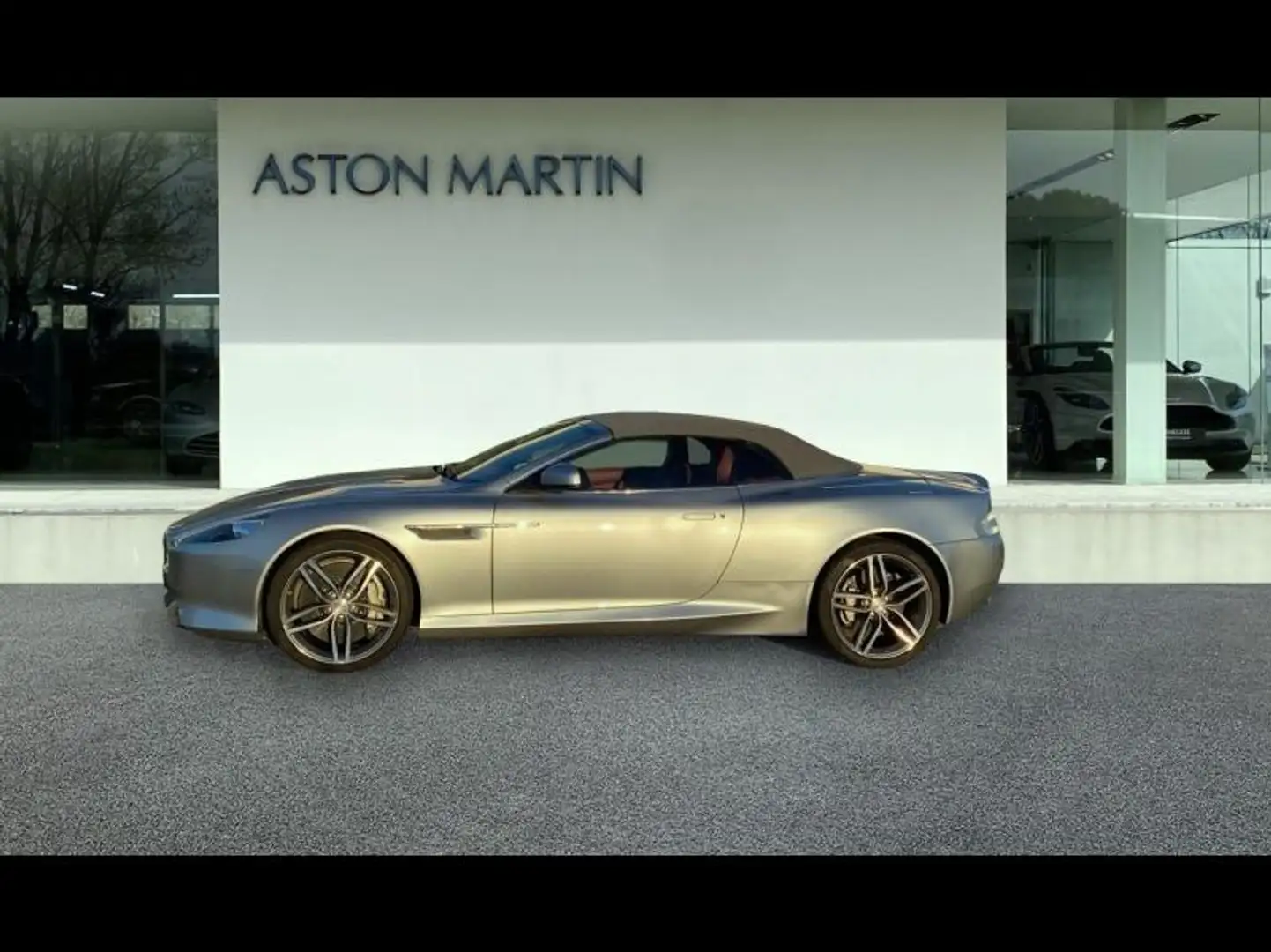 Aston Martin Volante V12 5.9 517ch Edition Carbone Touchtronic II - 2