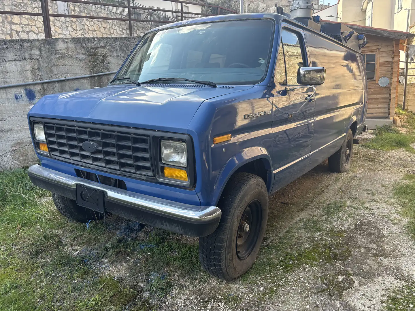 Ford Econoline Blau - 1