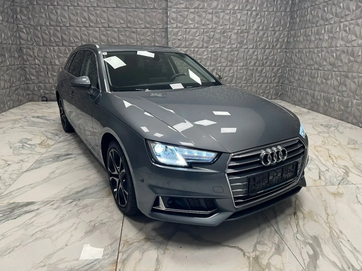 Audi A4 Avant35 TDI*SPORT*PANORAMA-LED-NAVI-Assistenz Grau - 1