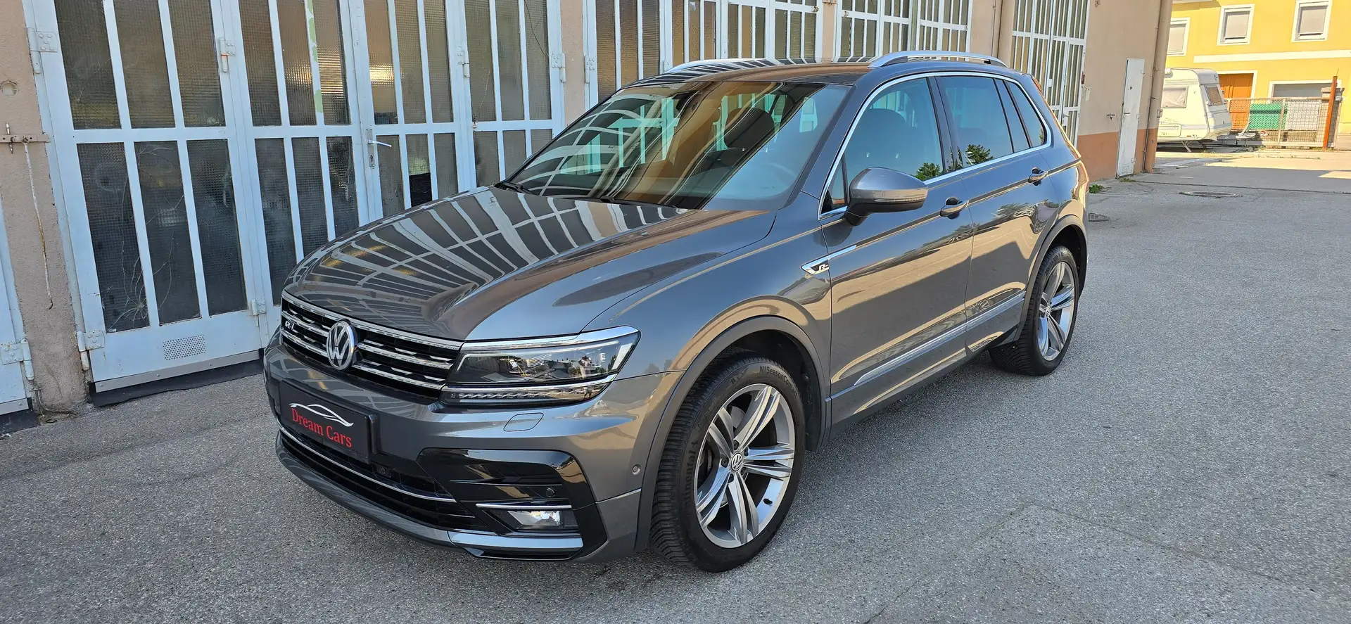 Volkswagen Tiguan Highline R-Line DSG 4Motion *Keyless*Sofort Kredit Gris - 1