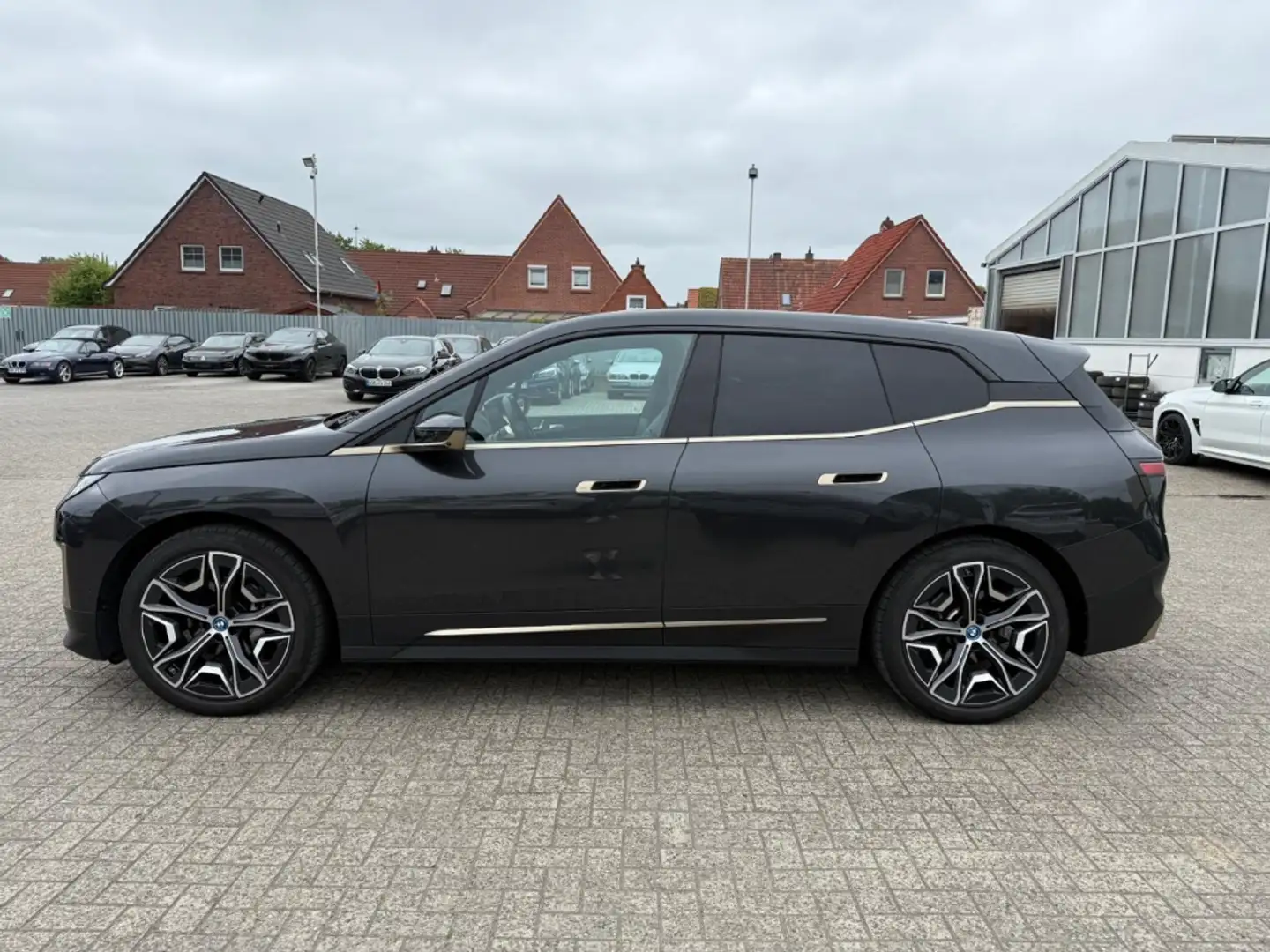 BMW iX xDrive40 AHK Driv. Ass. Prof. Har/Kar Laserl. 360° Grau - 2