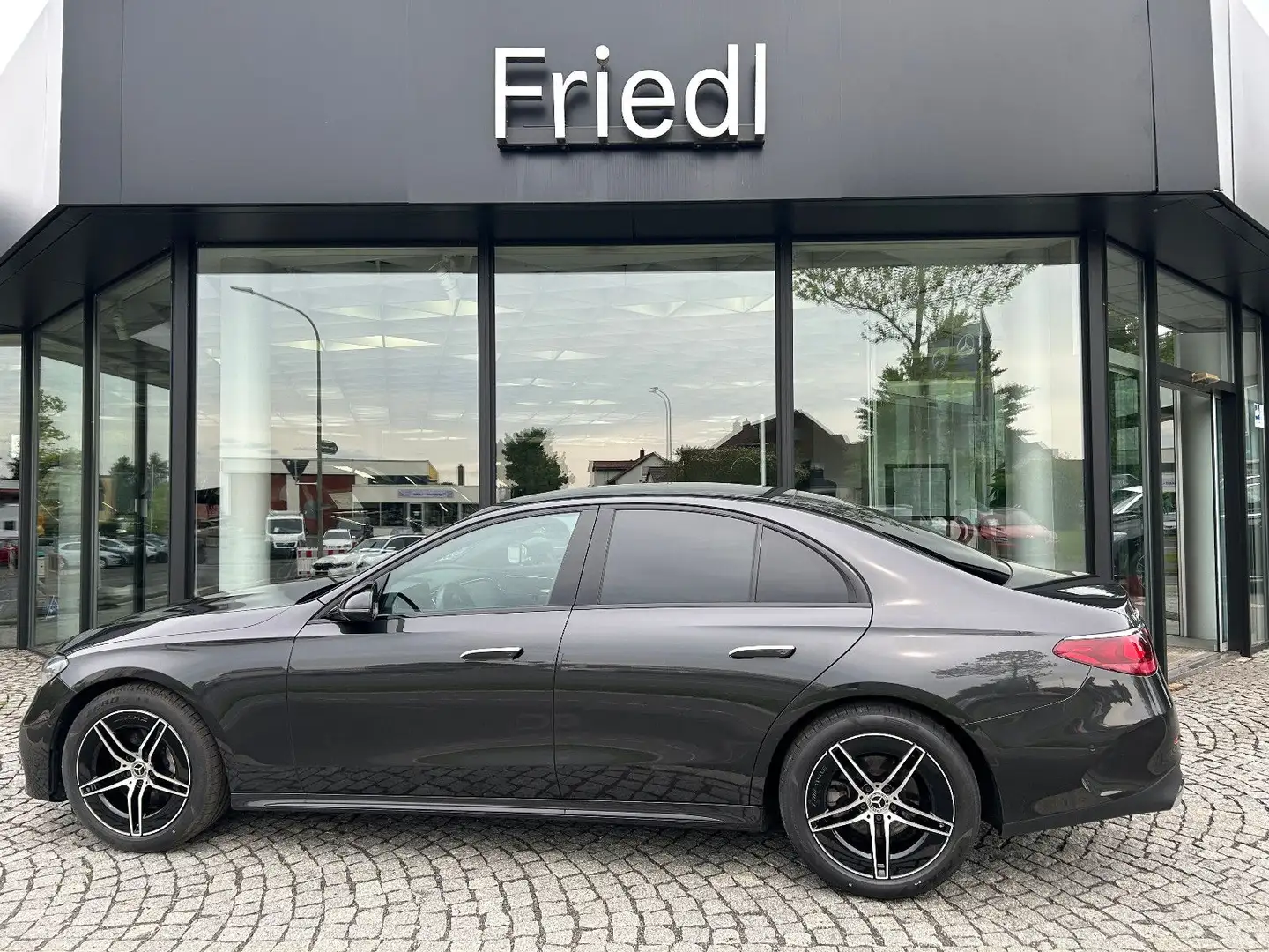 Mercedes-Benz E 220 d AMG, Night, Keyless, Distronic, Kamera, Gris - 1