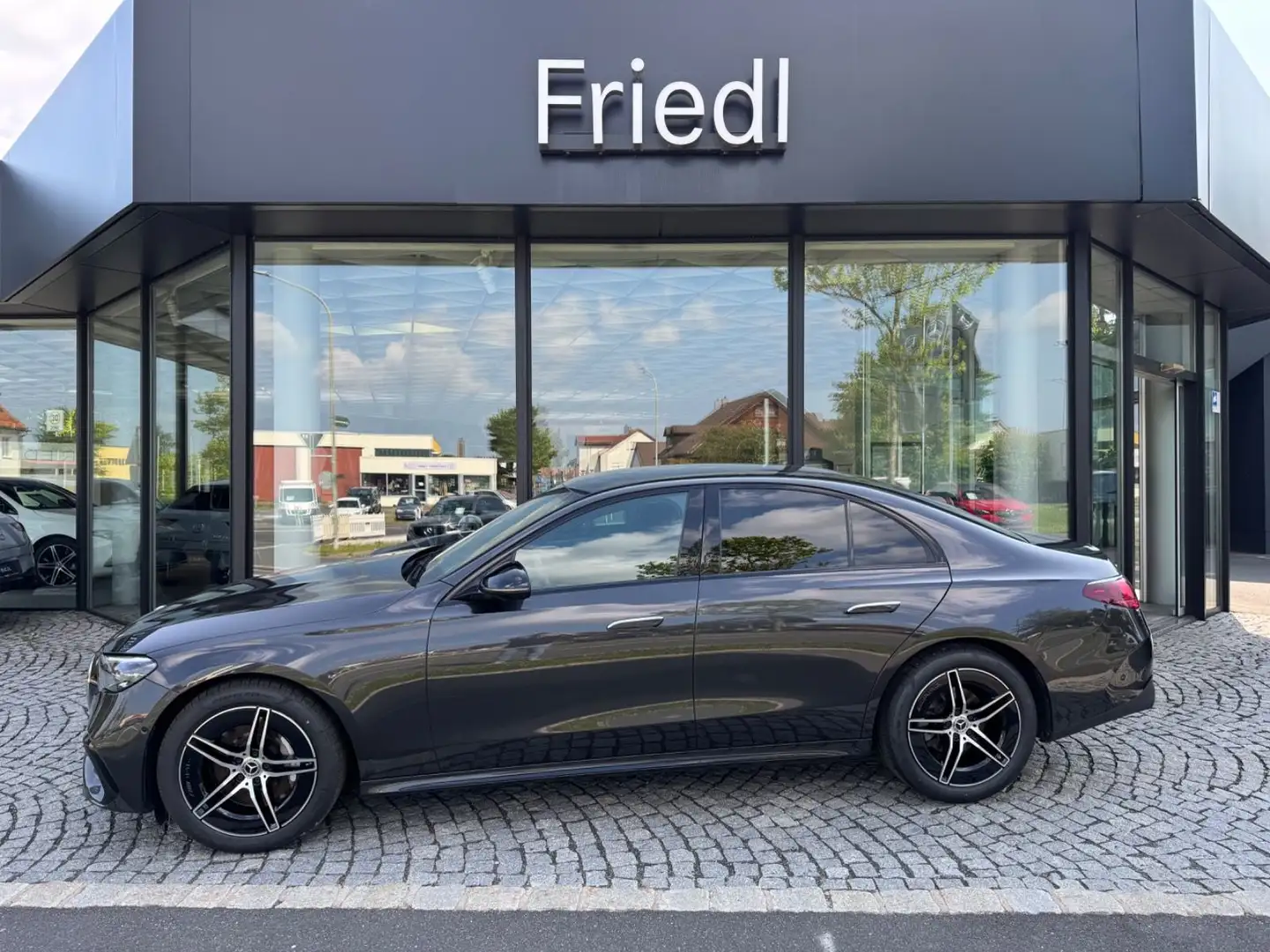 Mercedes-Benz E 220 d AMG, Night, Keyless, Distronic, Kamera, Gris - 1