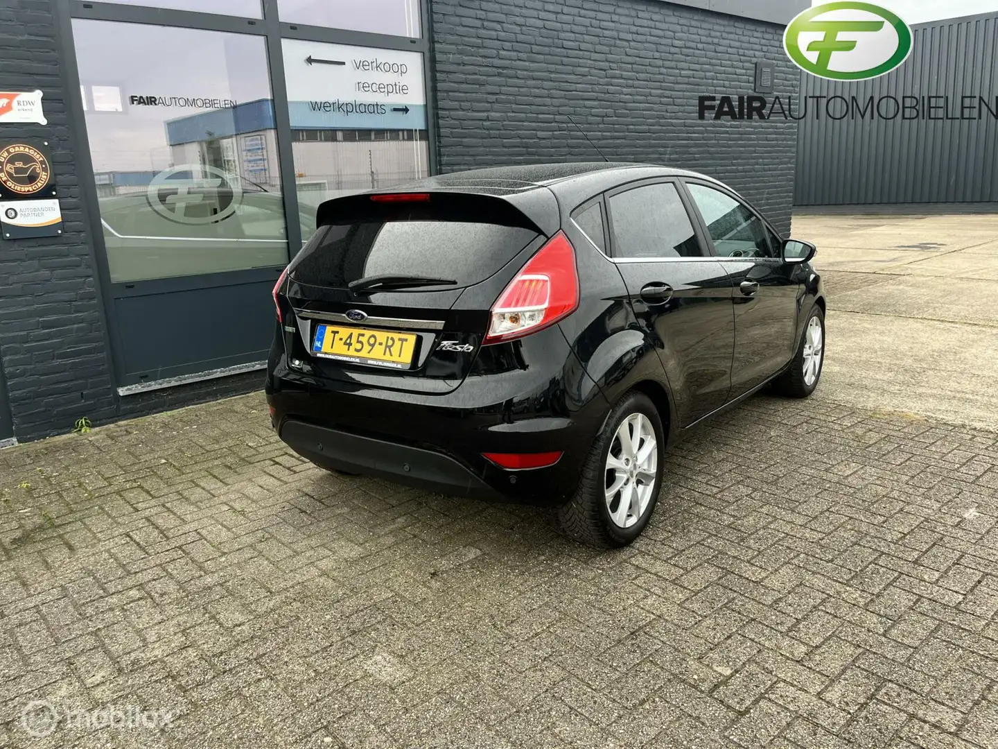 Ford Fiesta 1.0 EcoBoost Titanium Zwart - 2