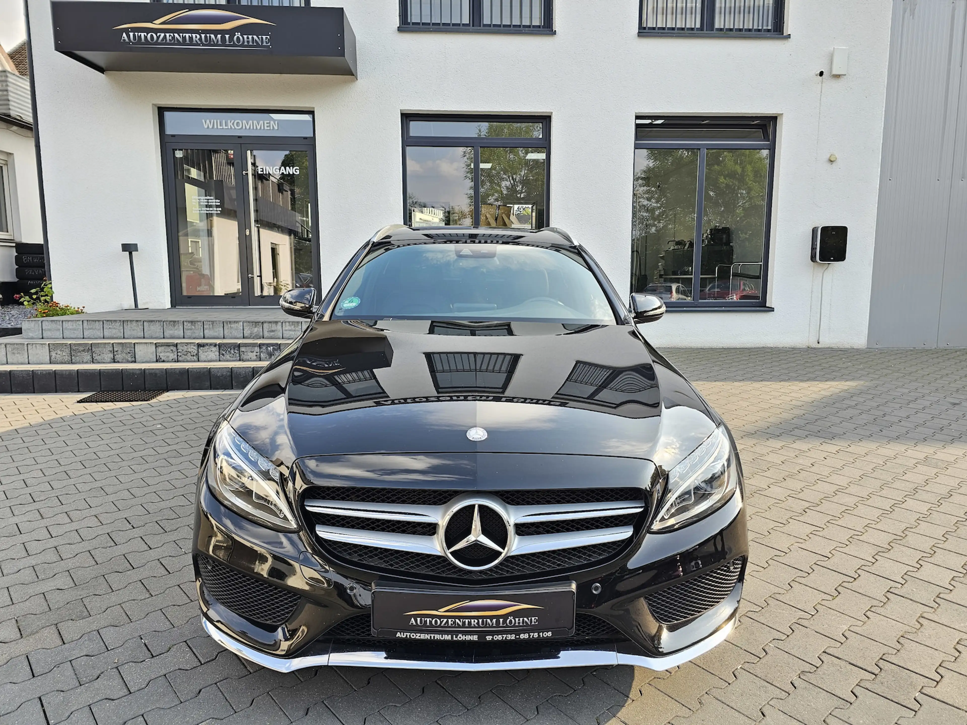 Mercedes-Benz C 250 d T AMG Line LEDER NAVI LED AUS 2.HAND — photo 2