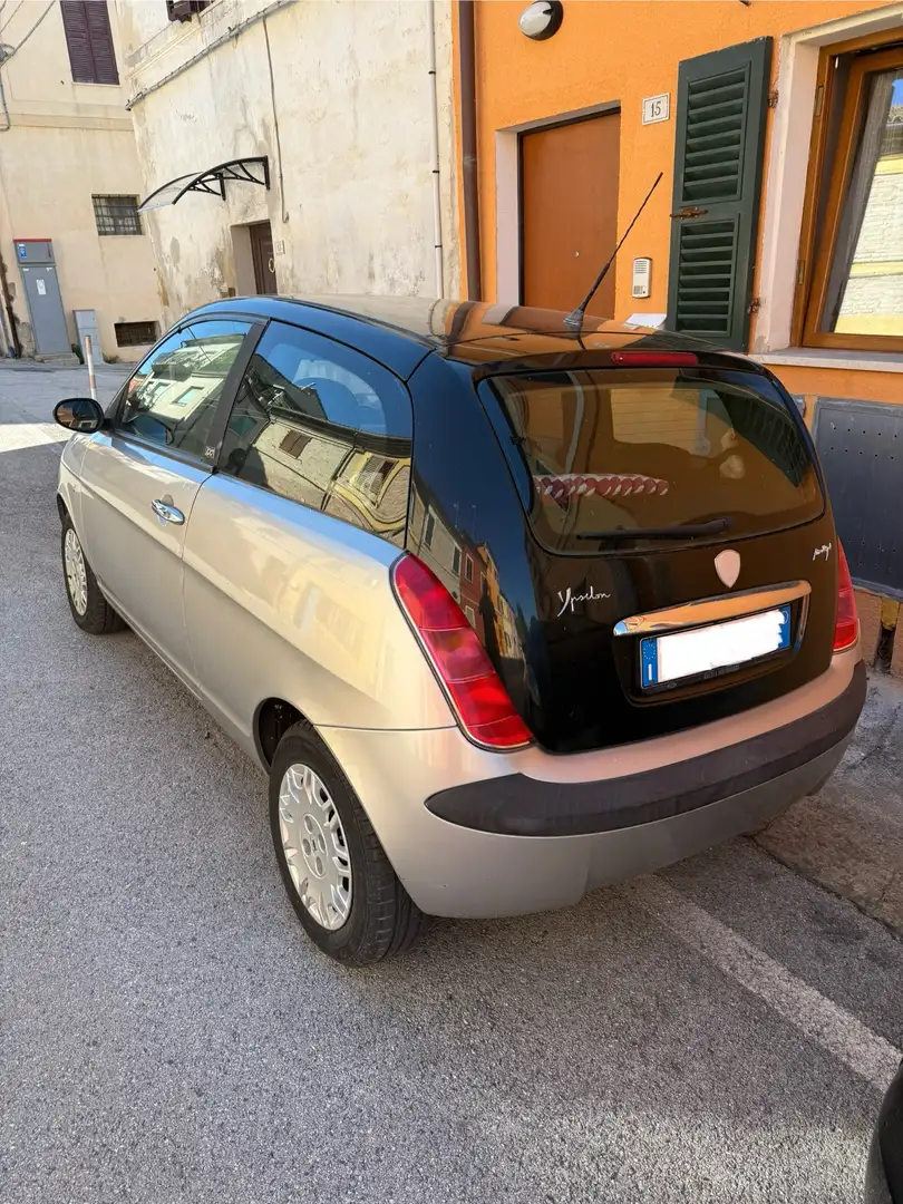 Lancia Ypsilon 1.3 mjt Argento 100 - 2