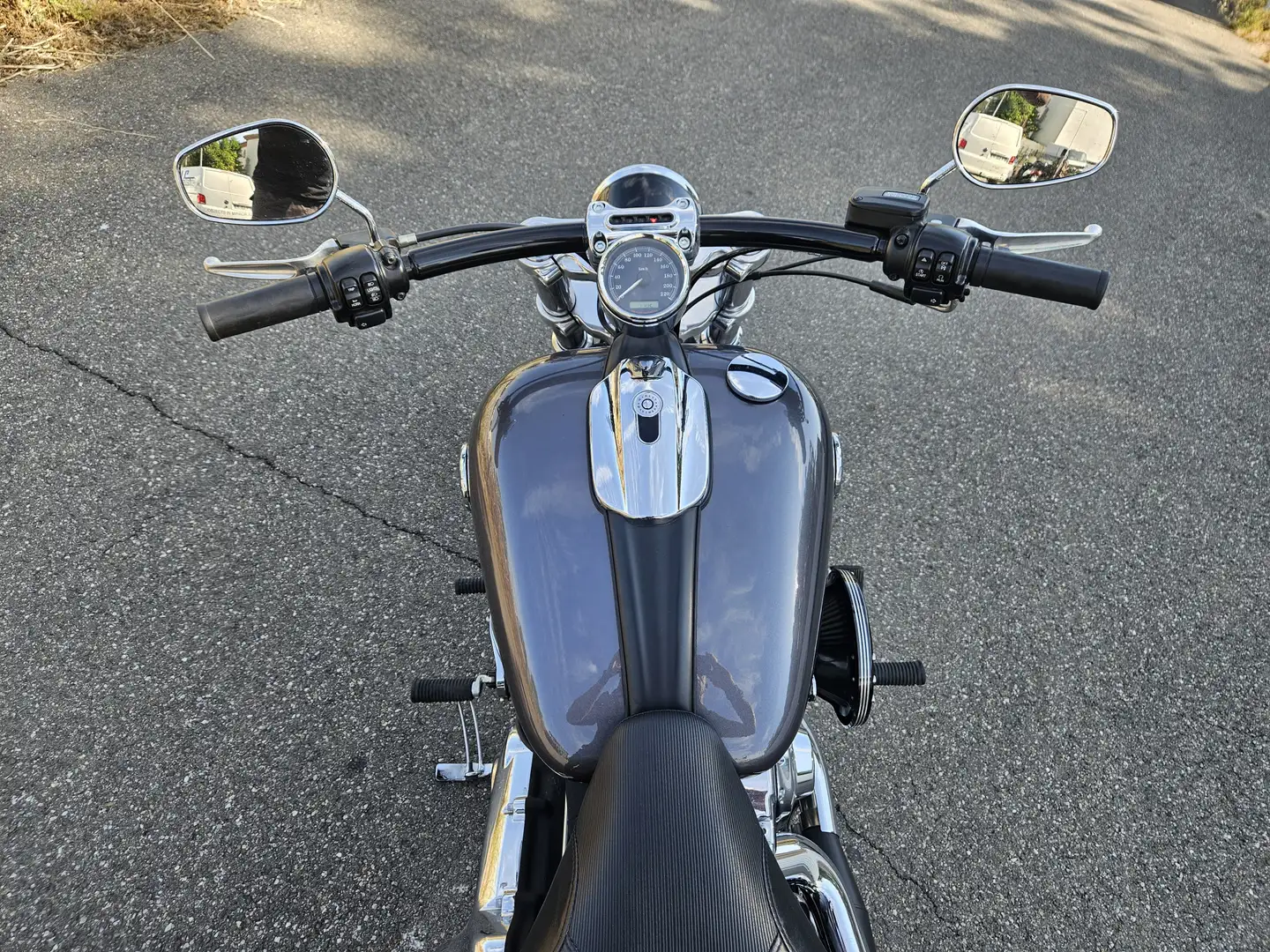 Harley-Davidson Breakout Schwarz - 2