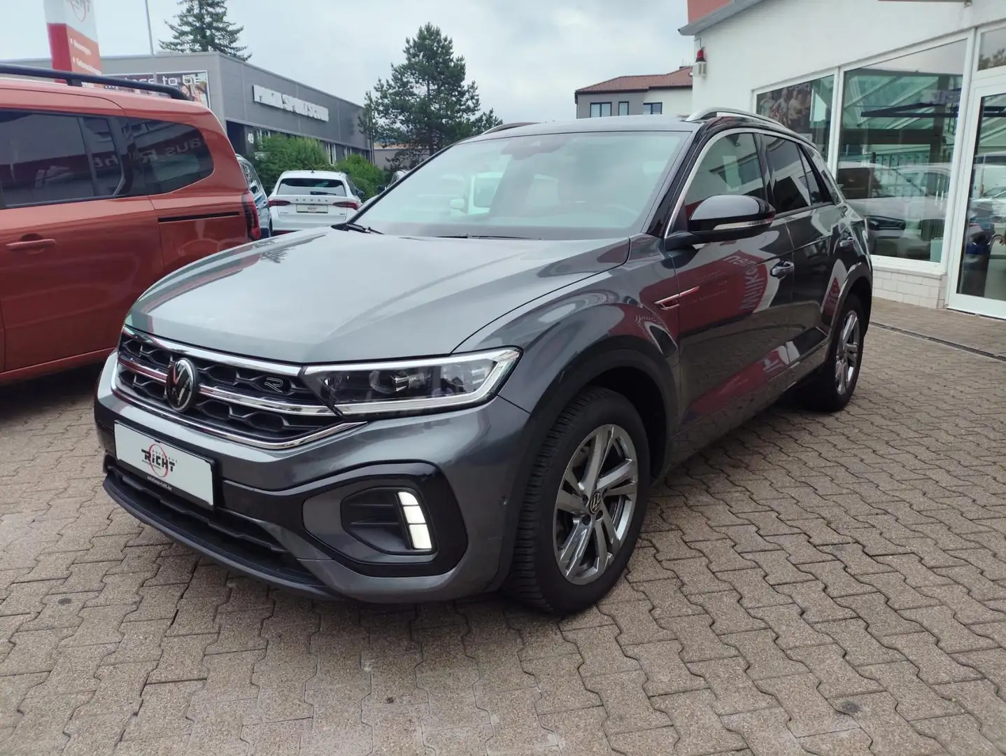 Volkswagen T-Roc 2.0 TDI R-Line Navi AHK Kamera LED ACC Grijs - 2