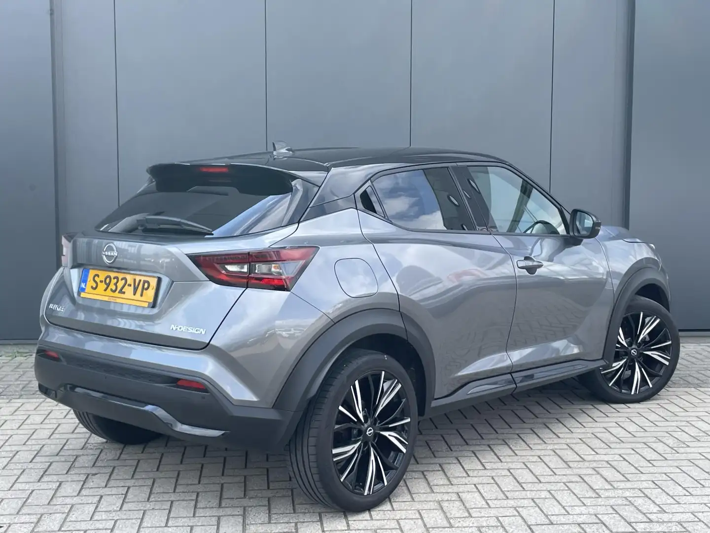 Nissan Juke 1.0 DIG-T 114 DCT7 N-Design Automaat | Navigatie | Grijs - 2