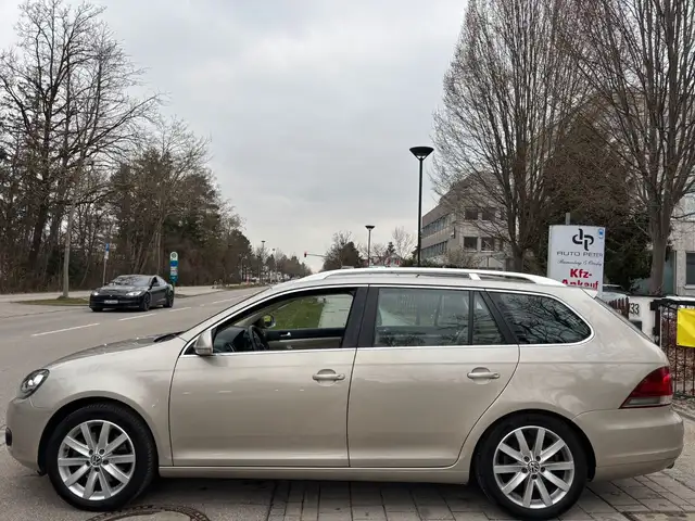 Volkswagen Golf view 2