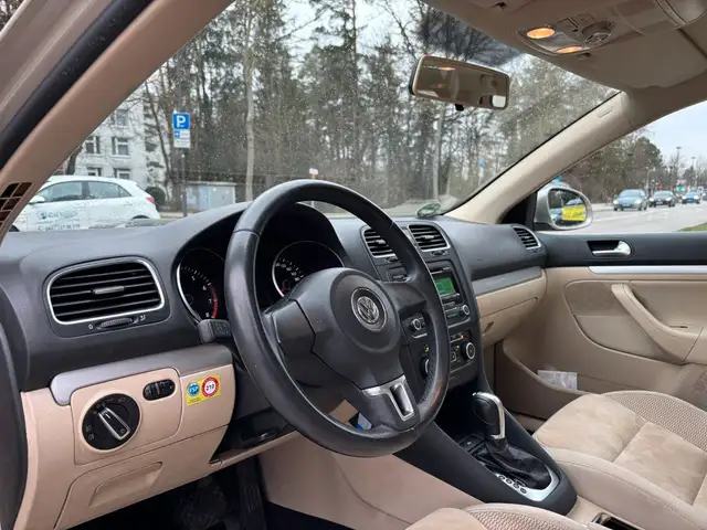 Volkswagen Golf view 9