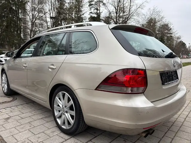 Volkswagen Golf view 3