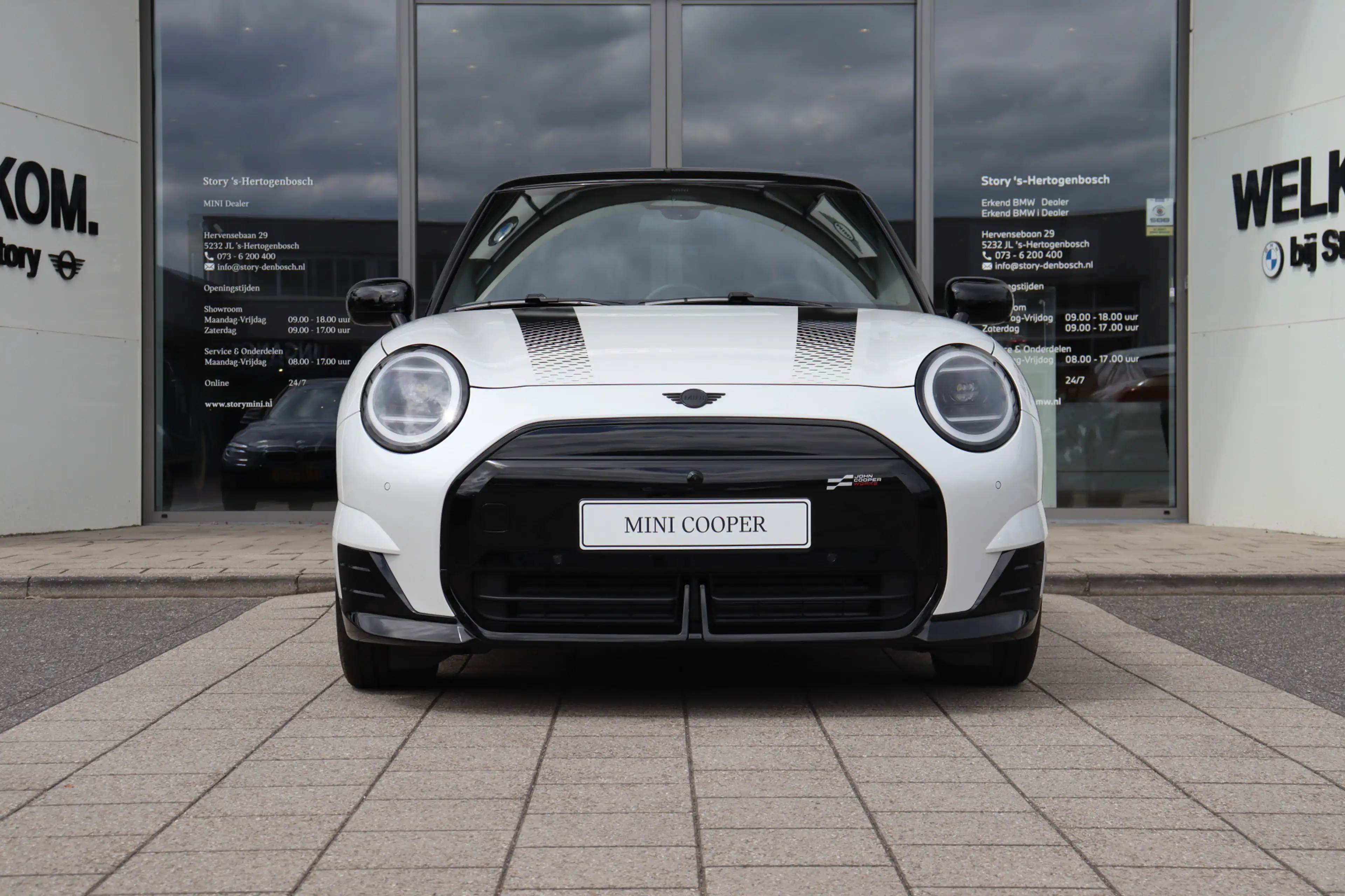 MINI Cooper E Hatchback / JCW / Pakket L / 18" JCW Lap Spoke 2-t — photo 2