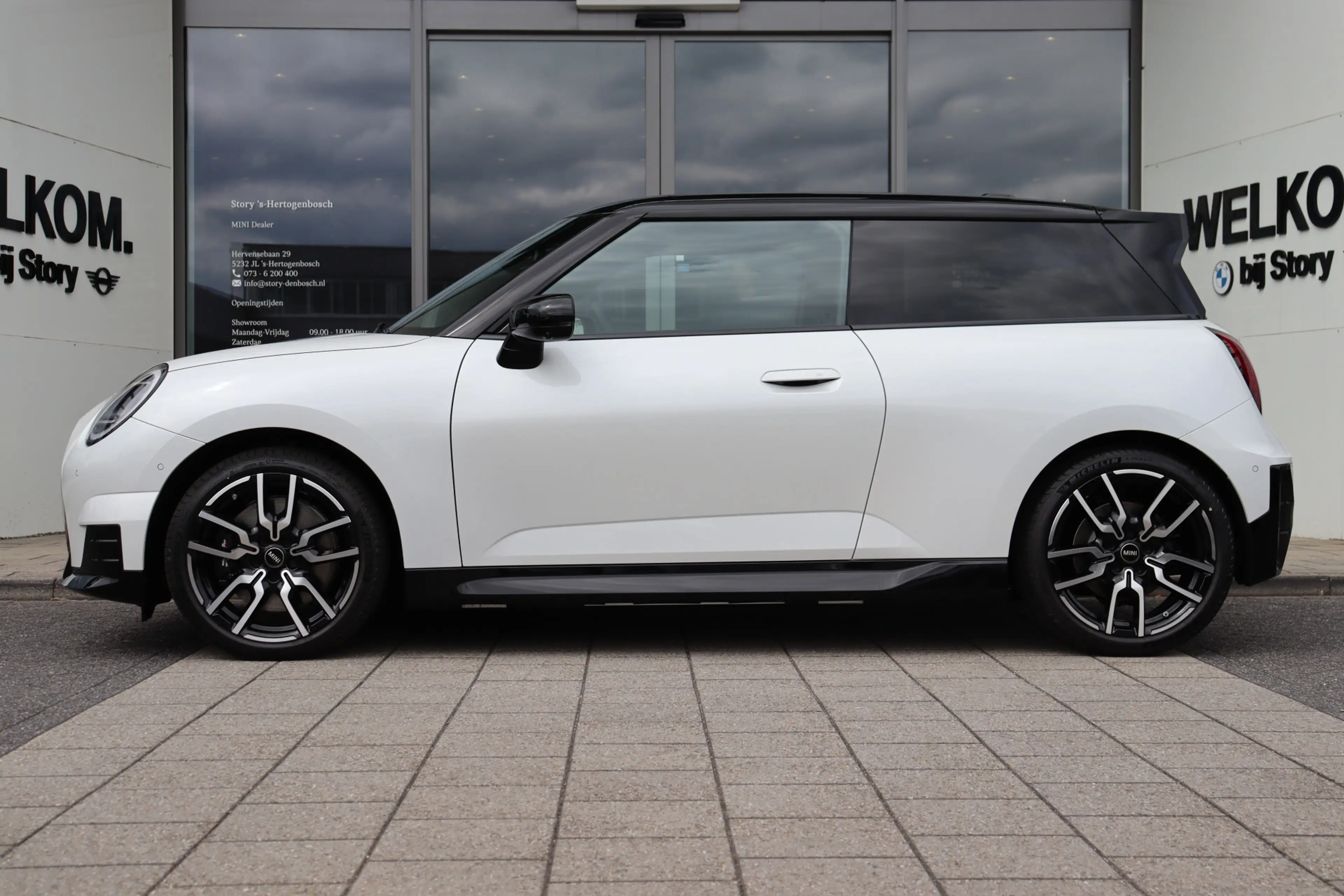 MINI Cooper E Hatchback / JCW / Pakket L / 18" JCW Lap Spoke 2-t — photo 4