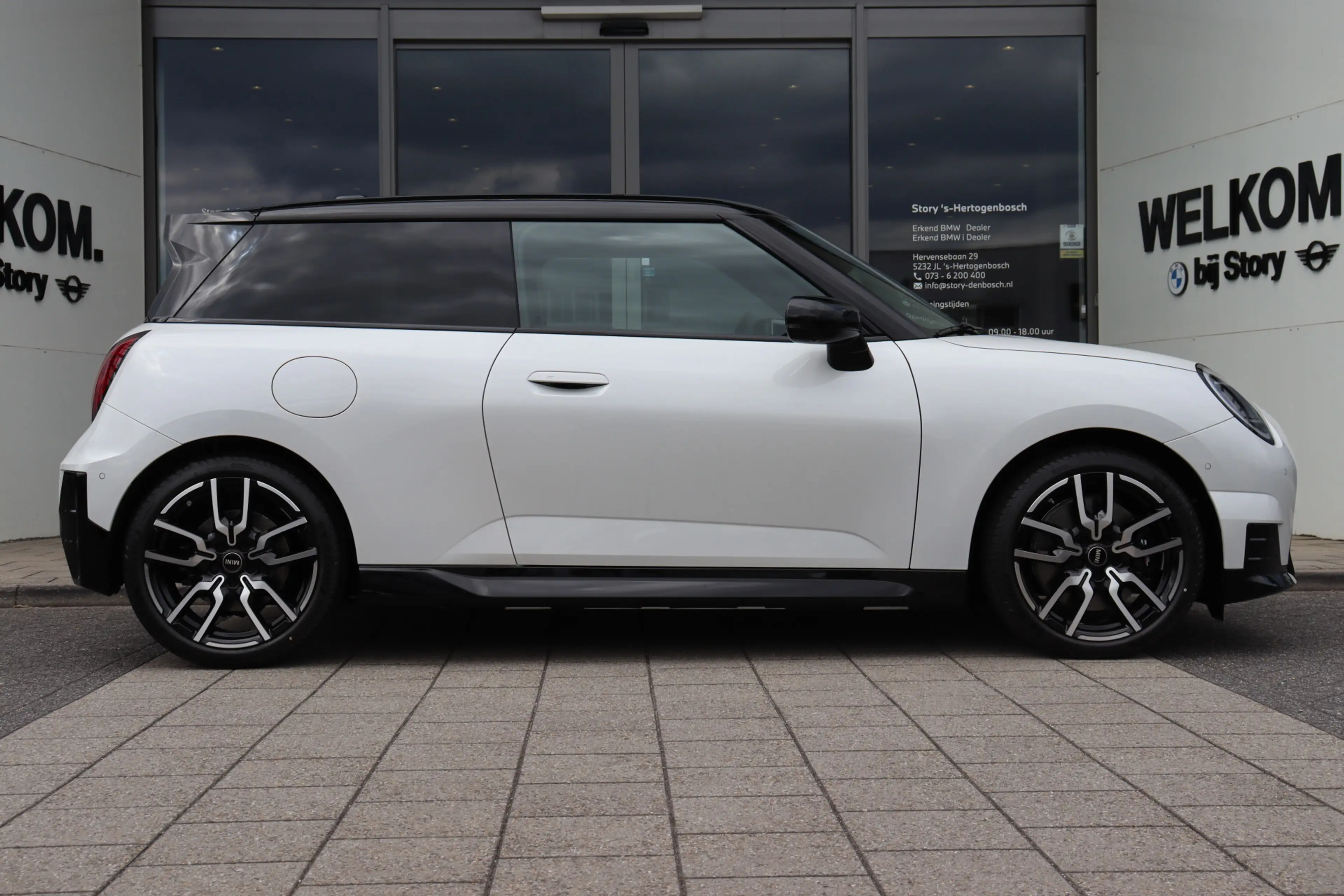 MINI Cooper E Hatchback / JCW / Pakket L / 18" JCW Lap Spoke 2-t — photo 7