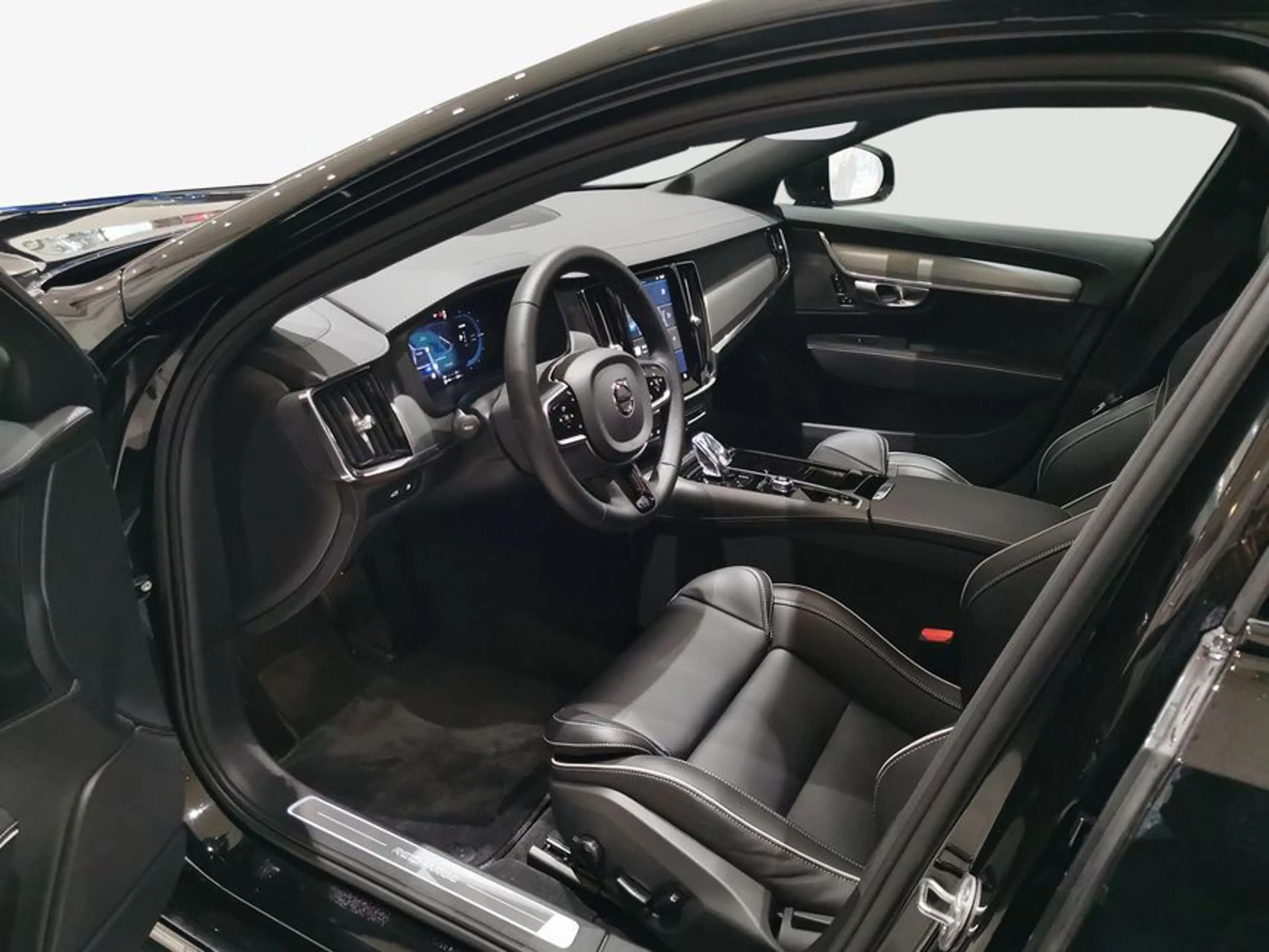 Volvo S90 T8 Recharge AWD Ultimate Dark — photo 8