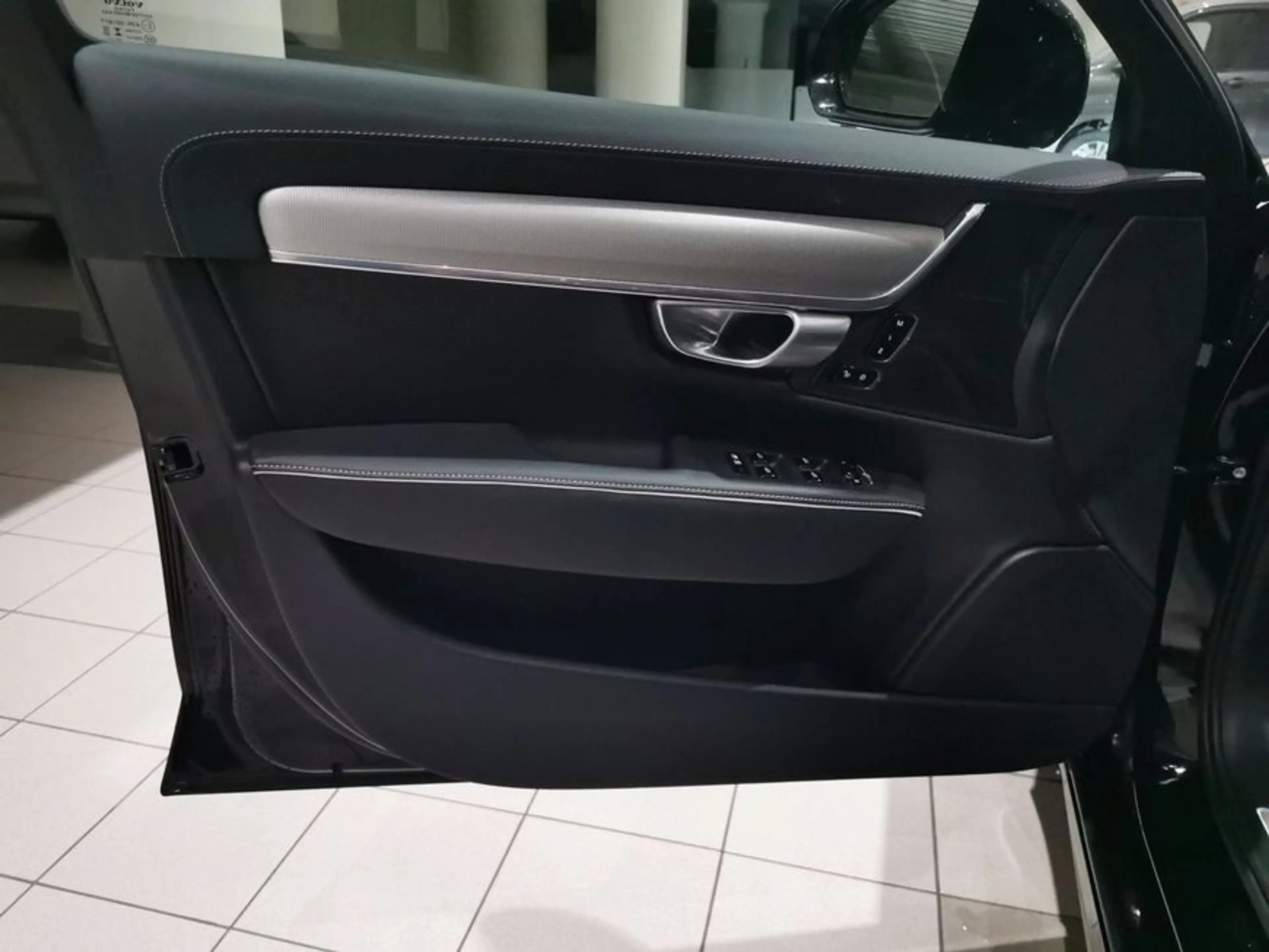 Volvo S90 T8 Recharge AWD Ultimate Dark — photo 14