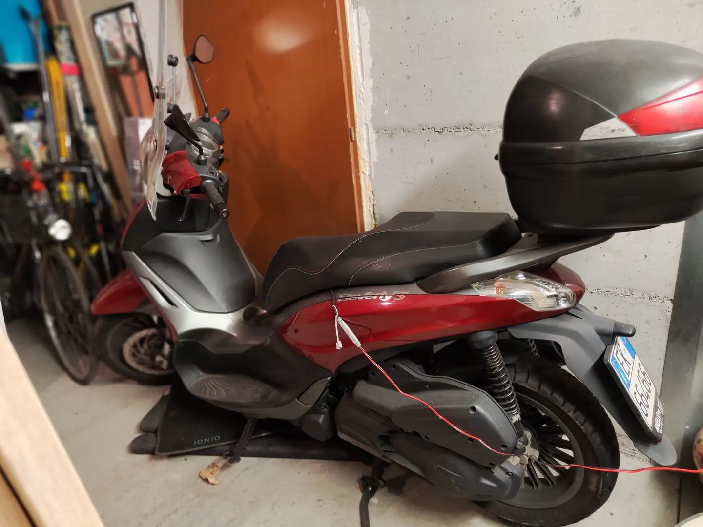 Piaggio Beverly 300 Rouge - 2