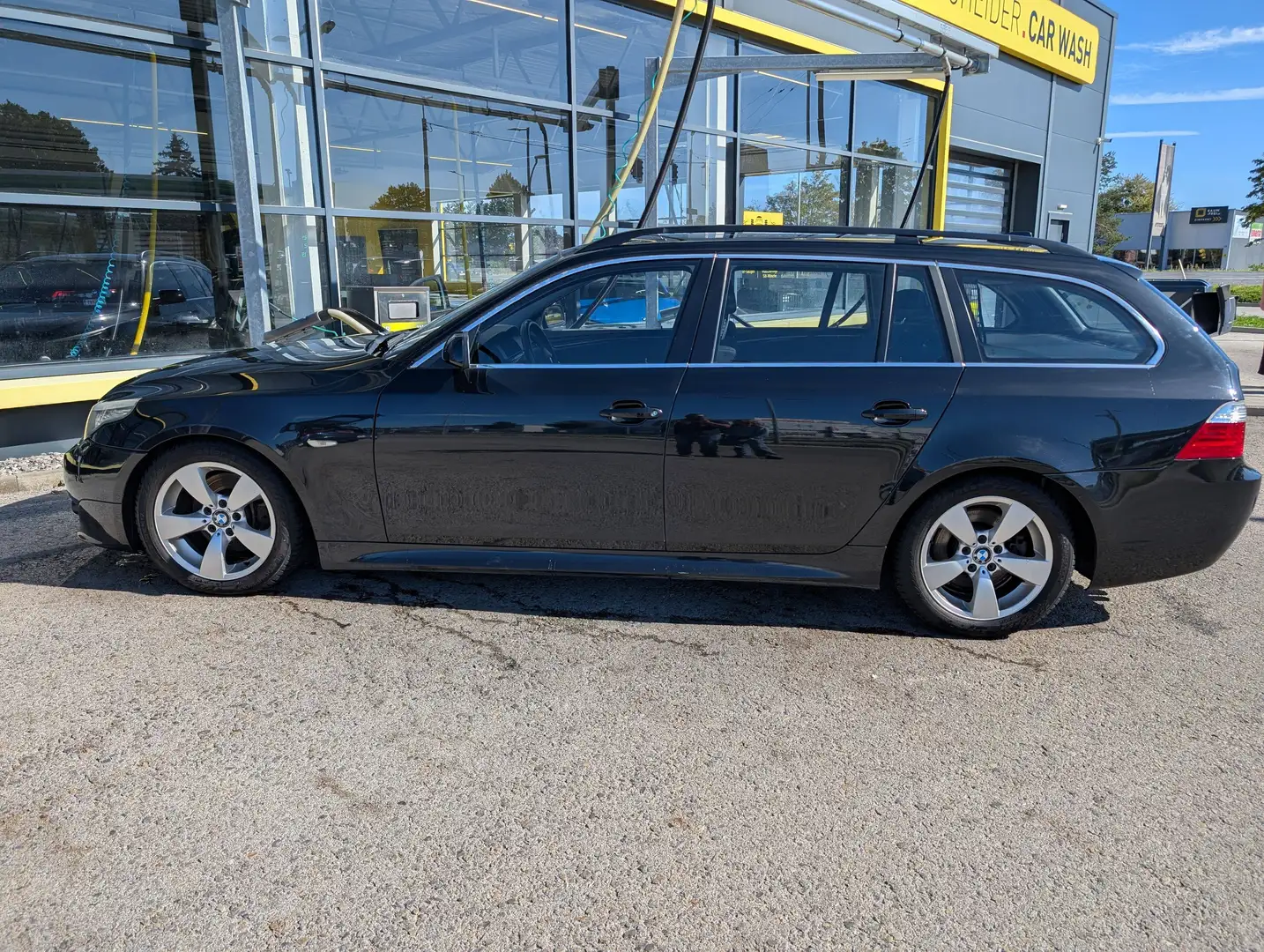 BMW 525 525d Touring Schwarz - 2