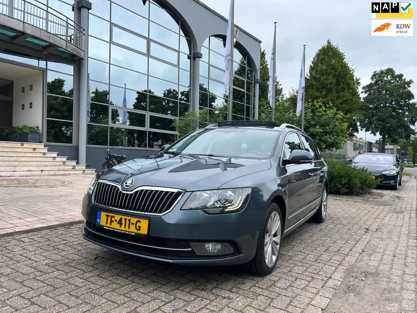 Skoda Superb Combi 2.0 TDI Elegance aut DSG ,panorama,leer Grijs - 1
