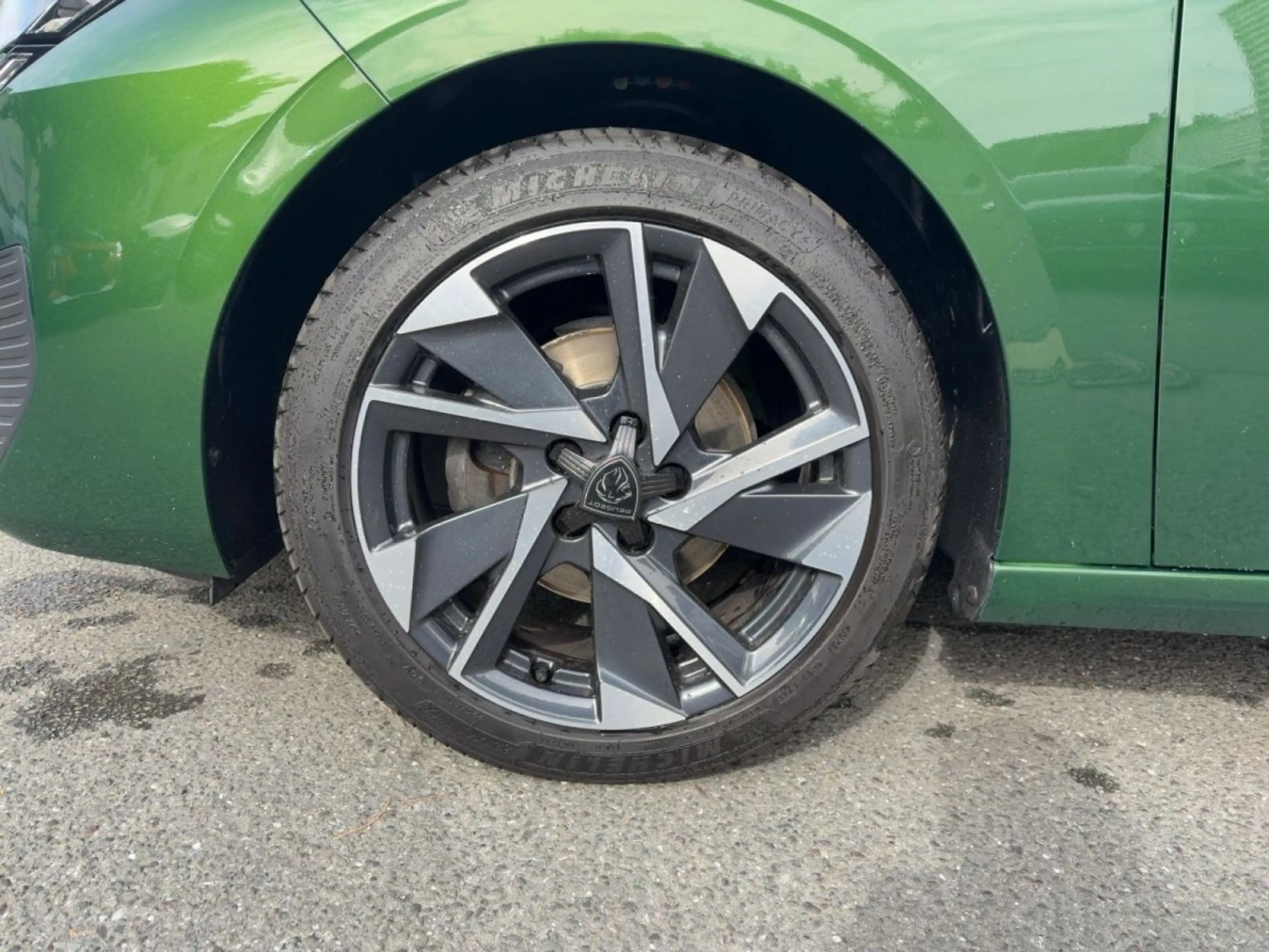 Peugeot 308 Allure PureTech 130 EAT8 — photo 13