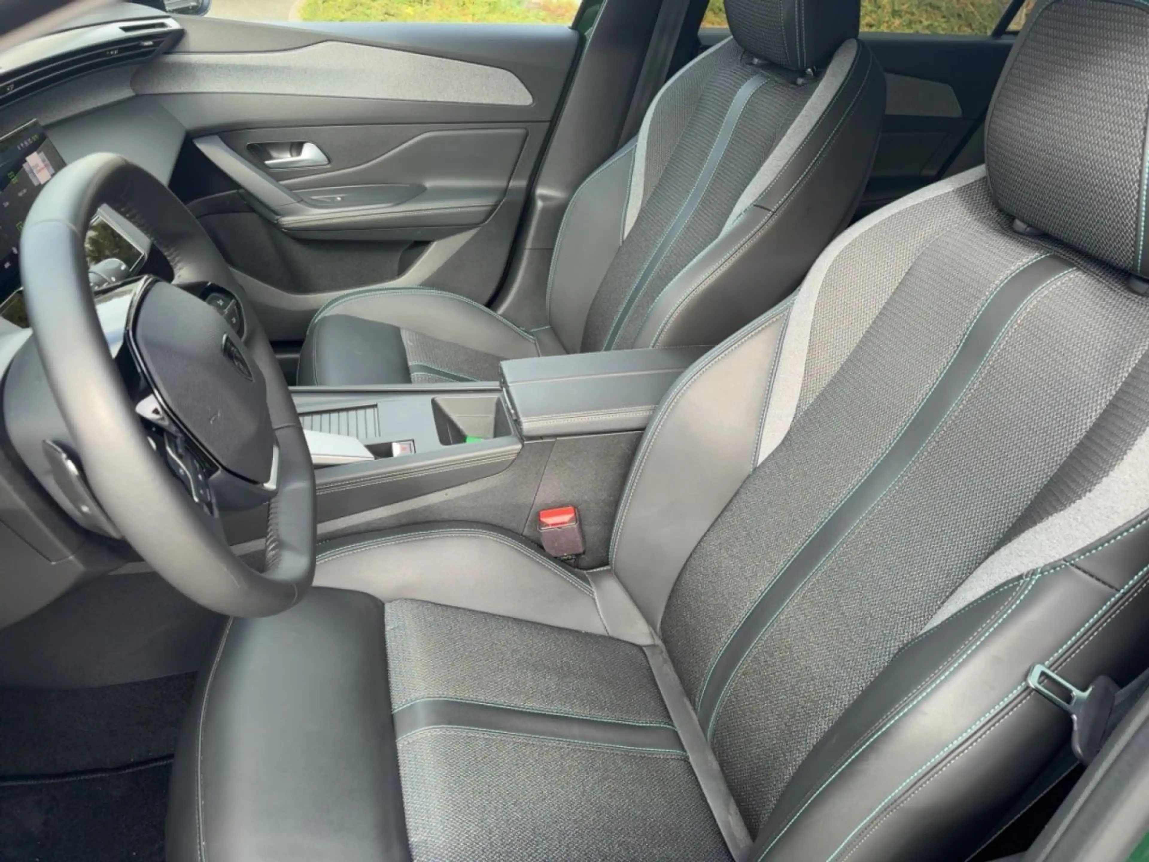 Peugeot 308 Allure PureTech 130 EAT8 — photo 8