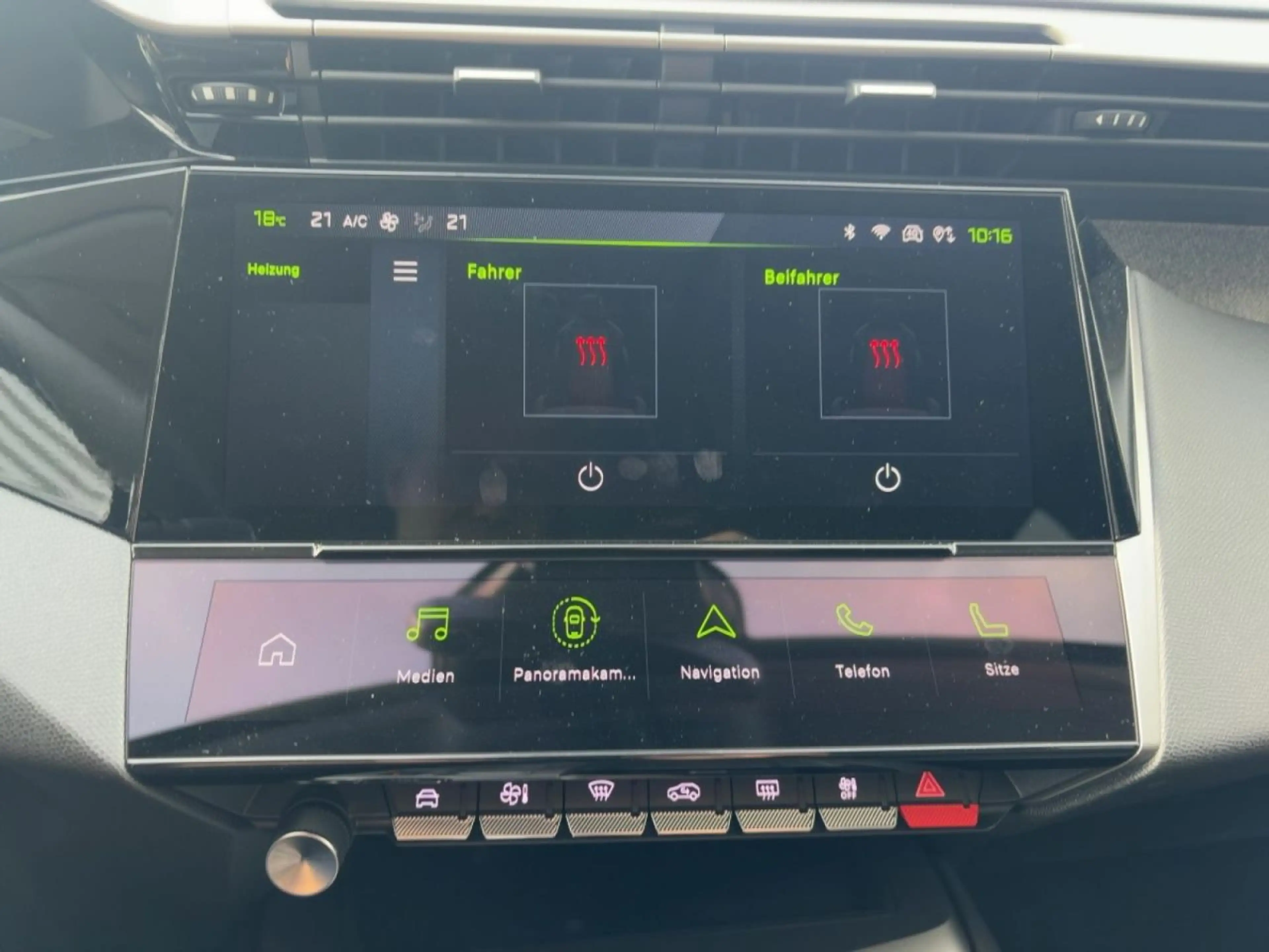 Peugeot 308 Allure PureTech 130 EAT8 — photo 15