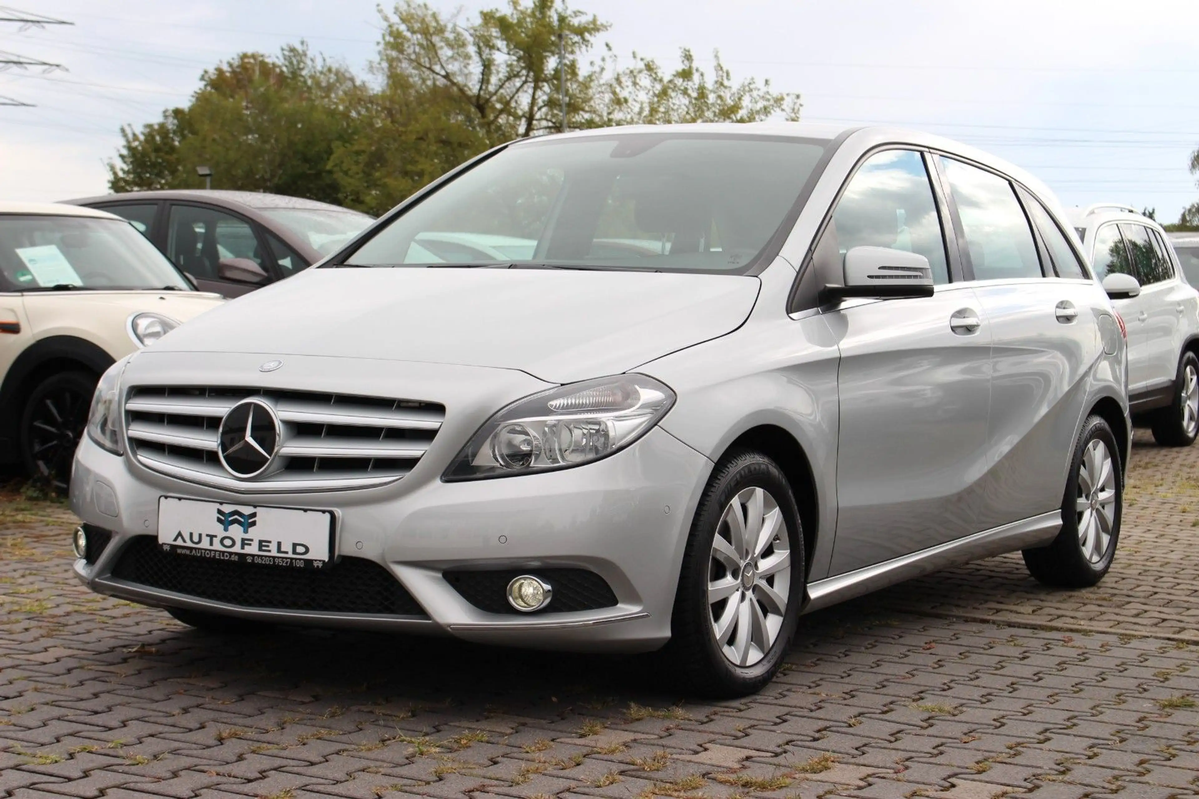 Mercedes-Benz B 180 /VOLL SHEFT/NAVI/SHZ/PDC/TEMP/BT/ISOFIX/